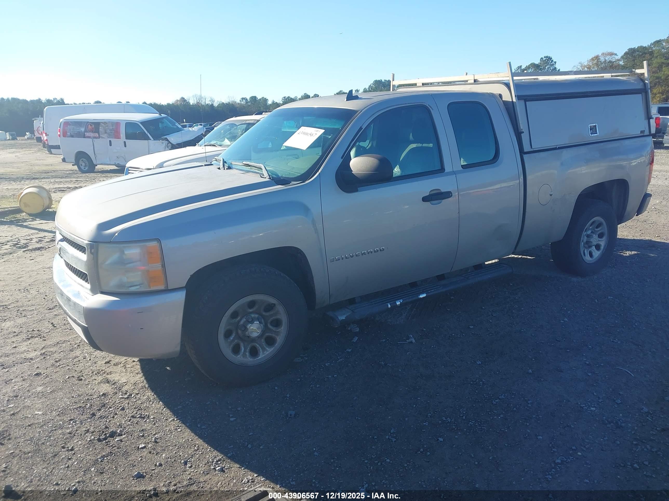 CHEVROLET SILVERADO image 2