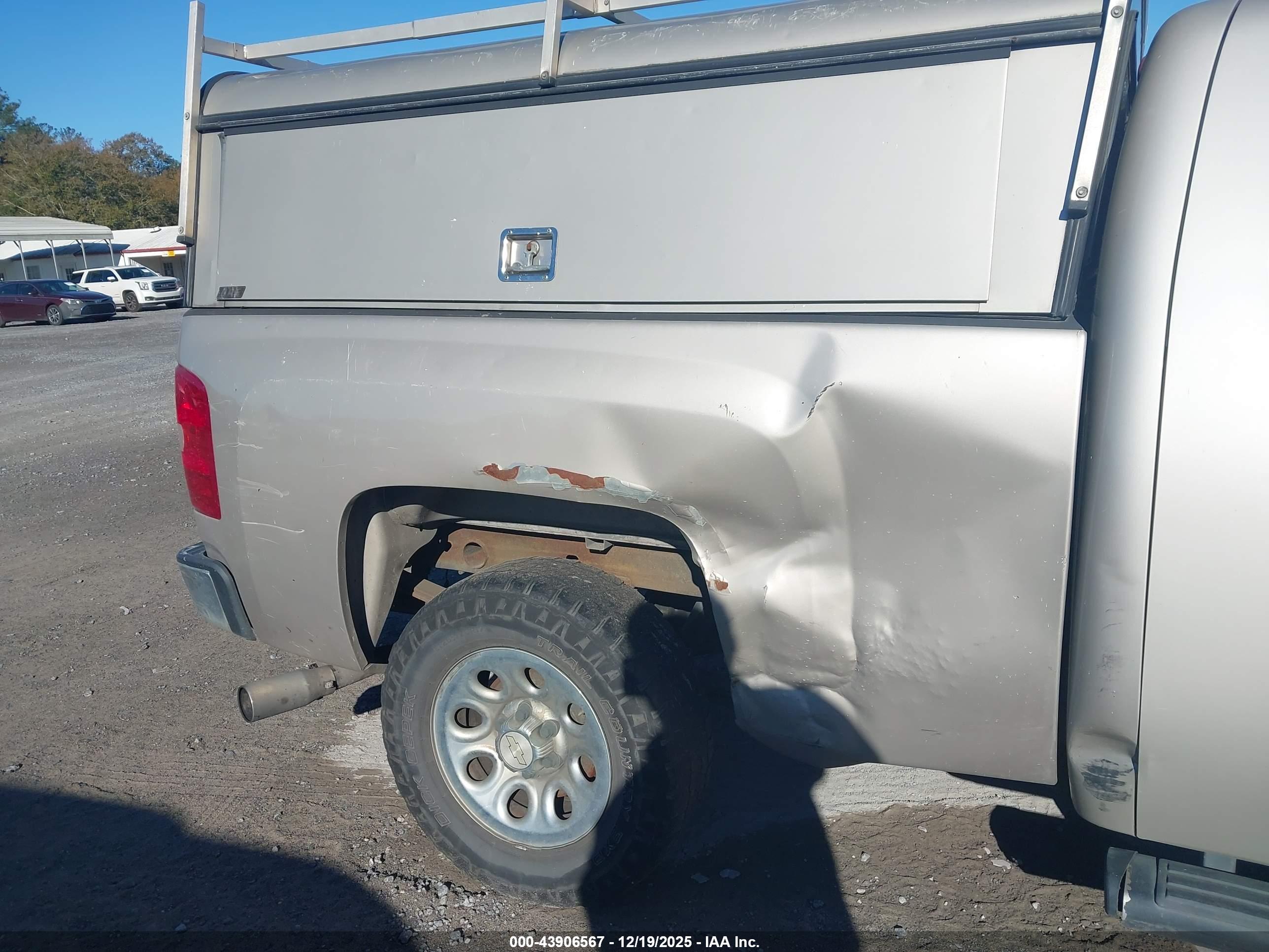 CHEVROLET SILVERADO image 6