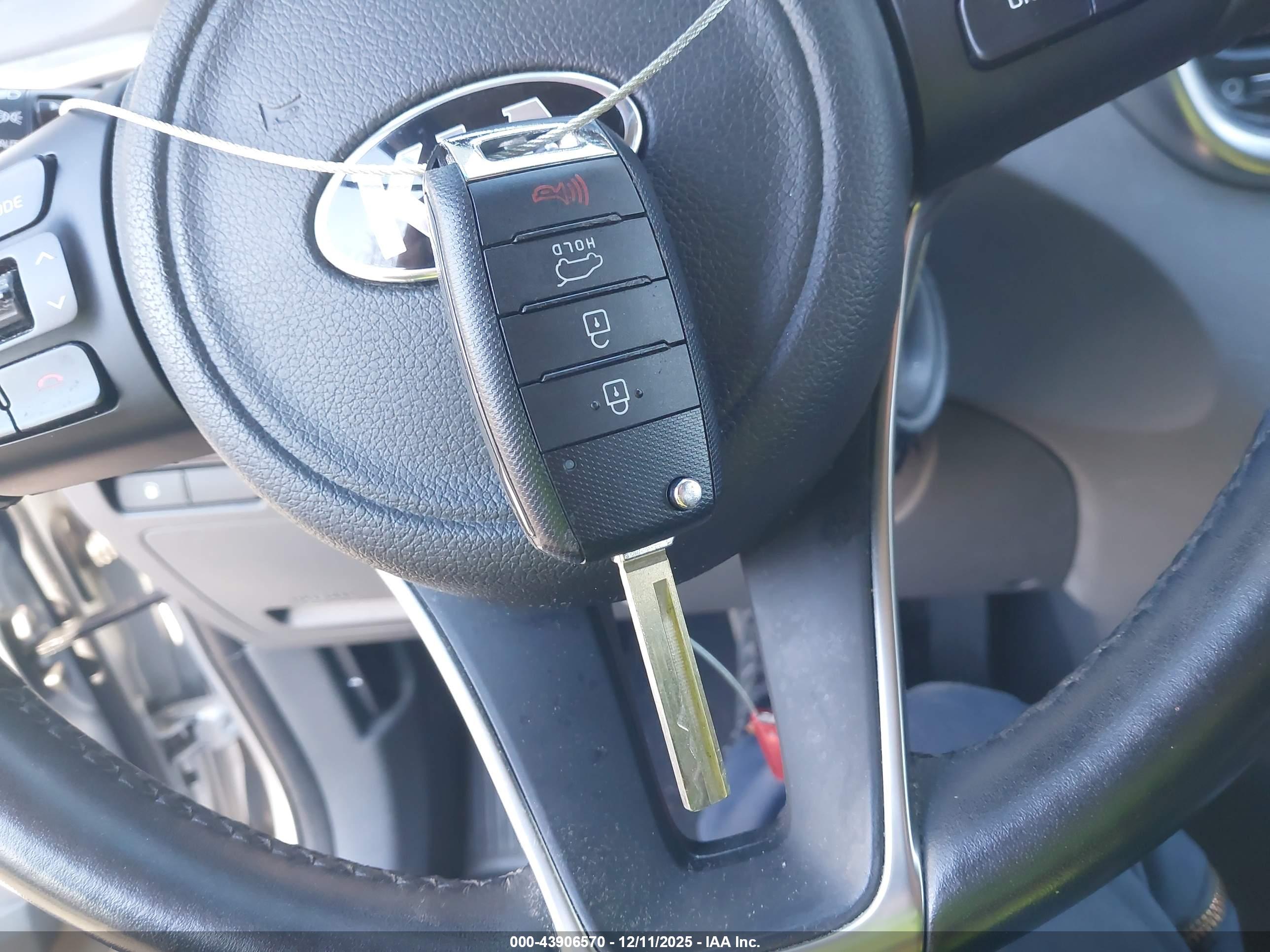 KIA SORENTO image 11