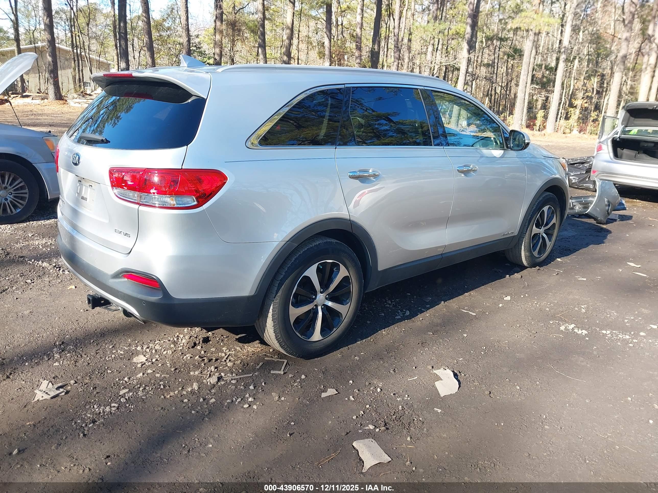 KIA SORENTO image 4