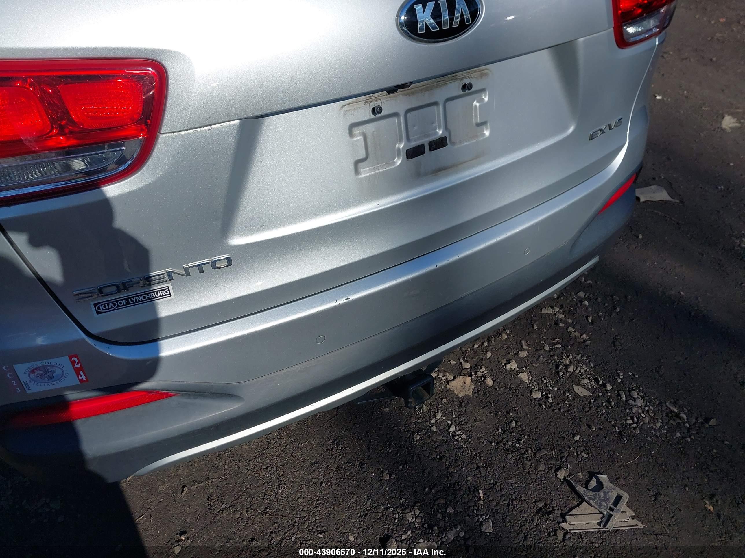 KIA SORENTO image 6