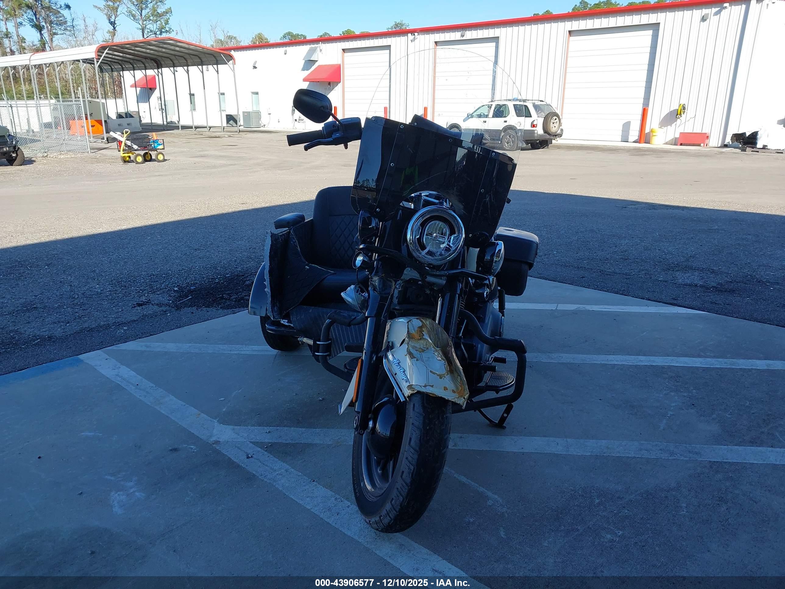 HARLEY-DAVIDSON FLHCS image 5