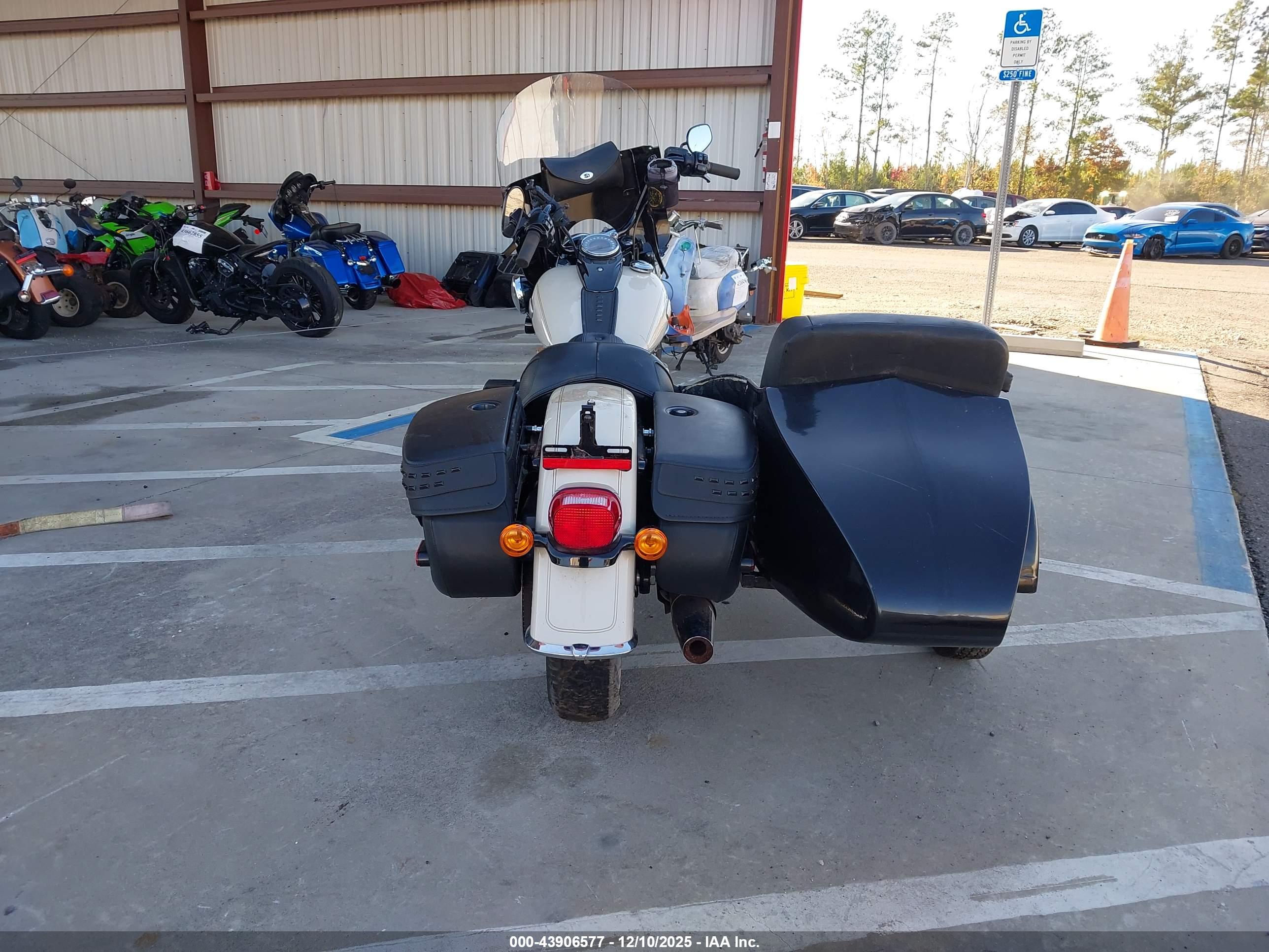 HARLEY-DAVIDSON FLHCS image 6