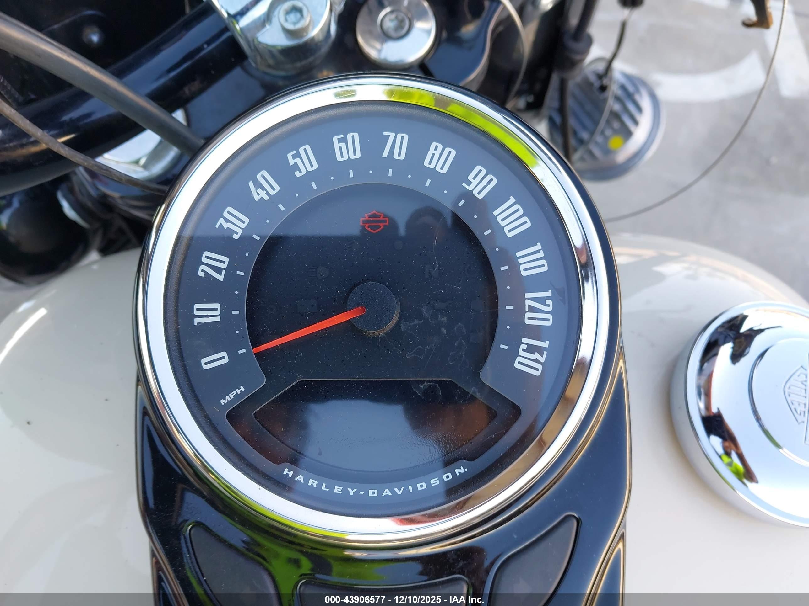 HARLEY-DAVIDSON FLHCS image 7