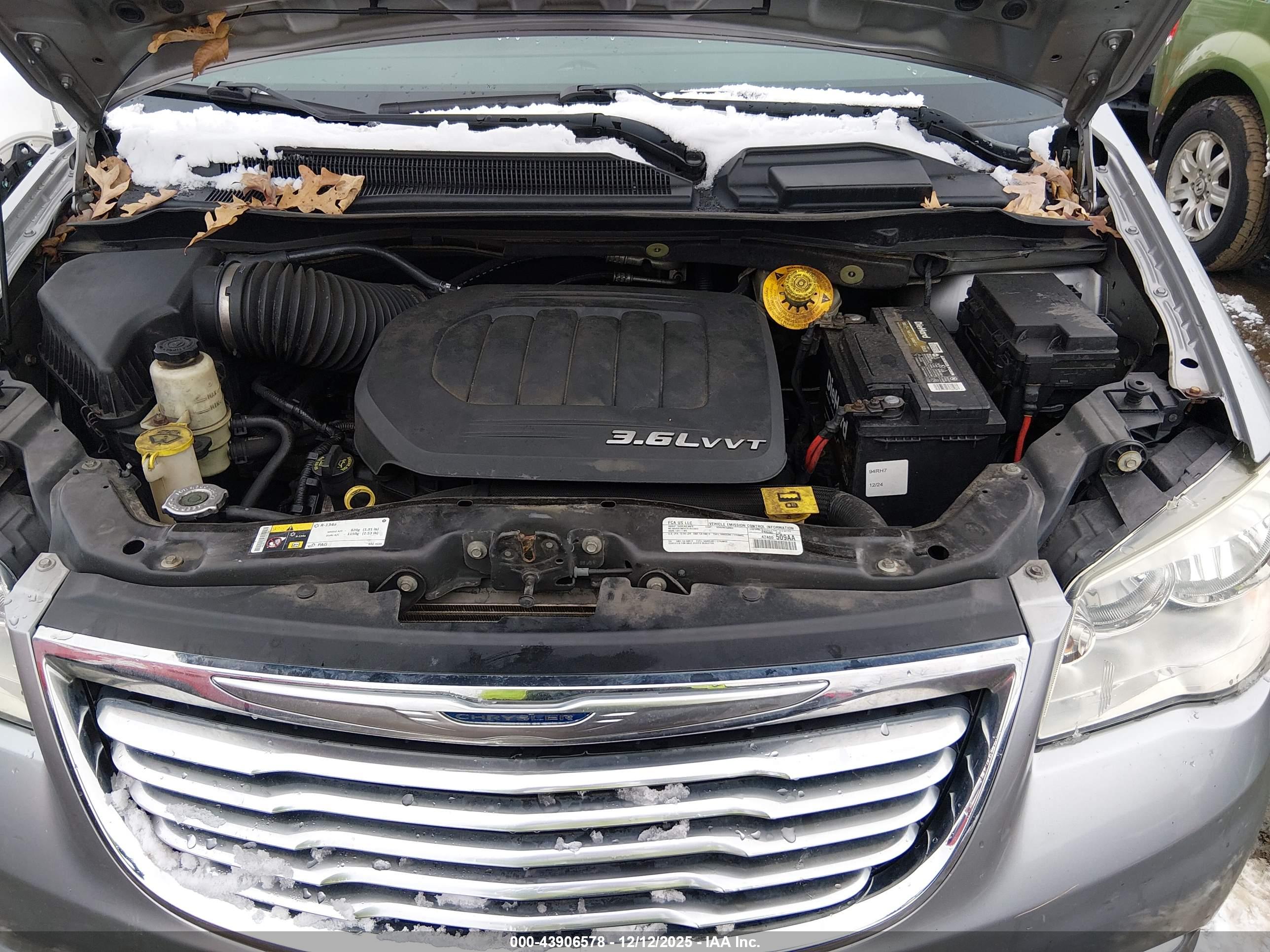 CHRYSLER TOWN image 10