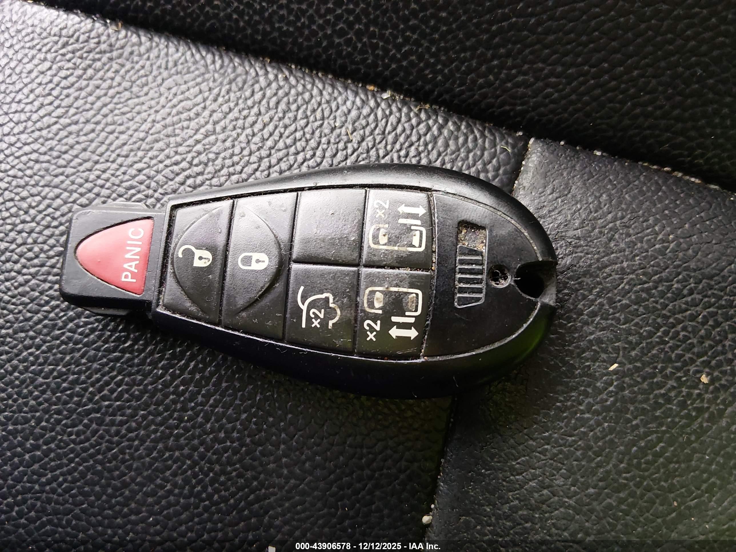CHRYSLER TOWN image 11
