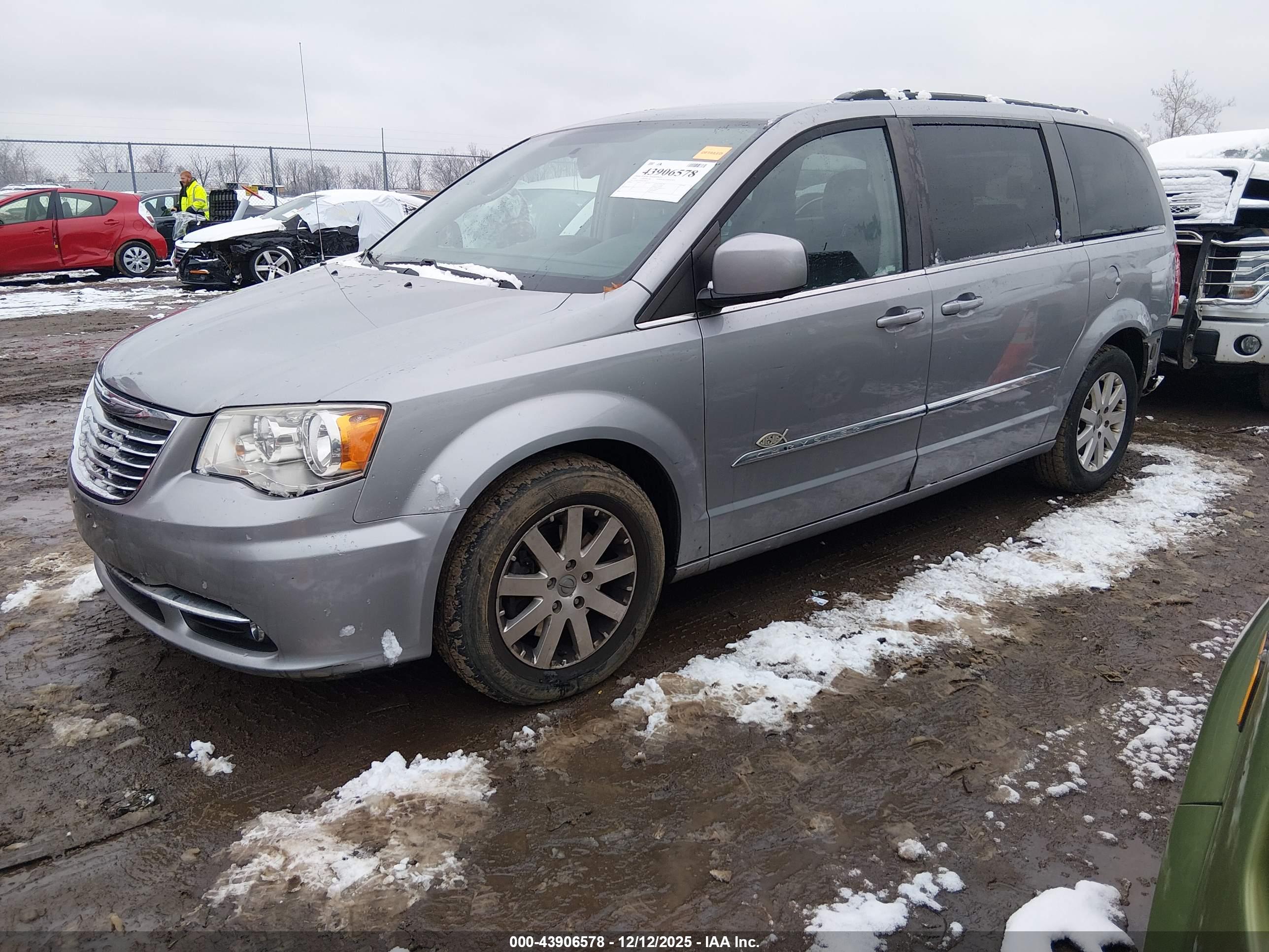 CHRYSLER TOWN image 2