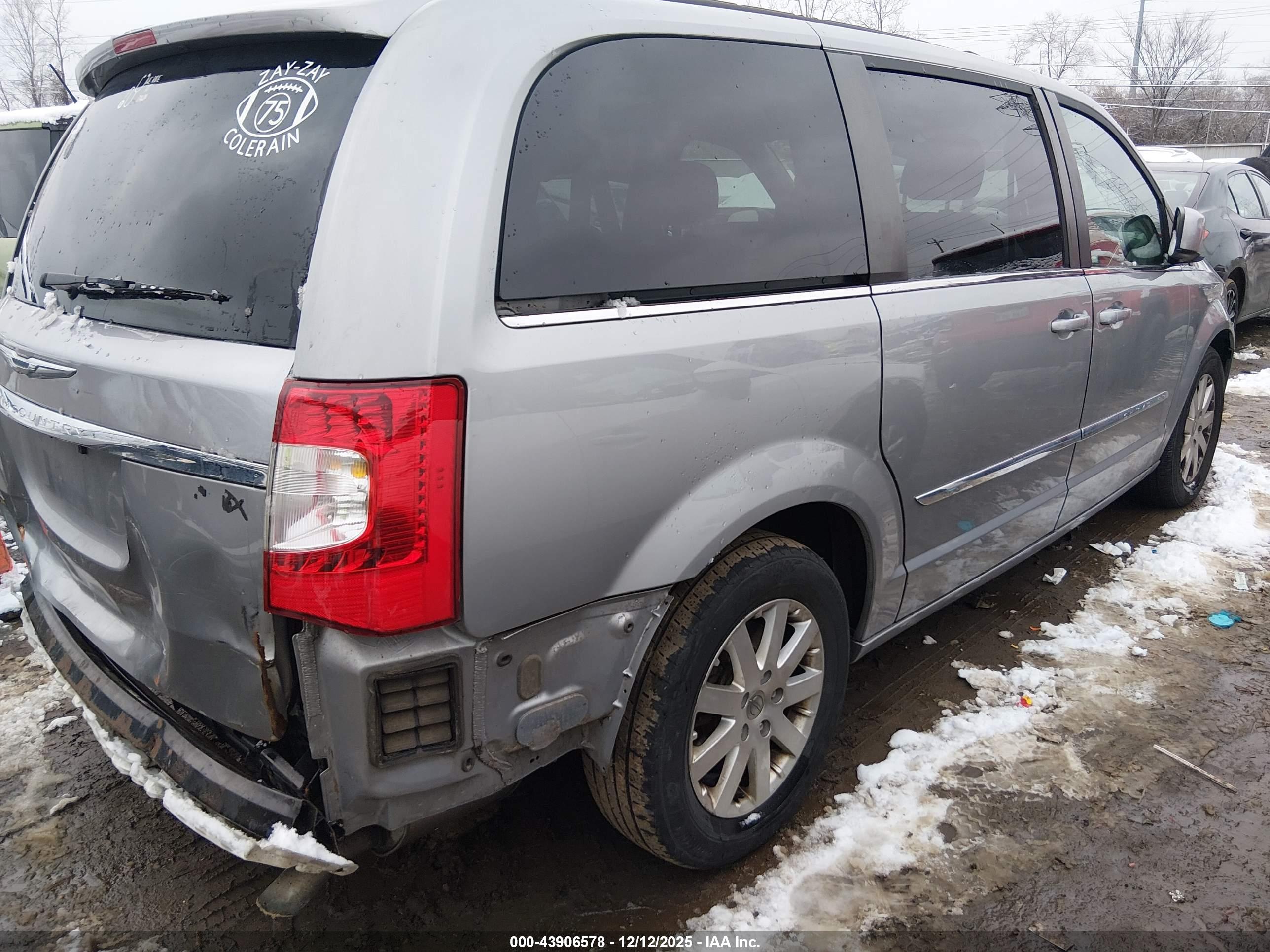 CHRYSLER TOWN image 4