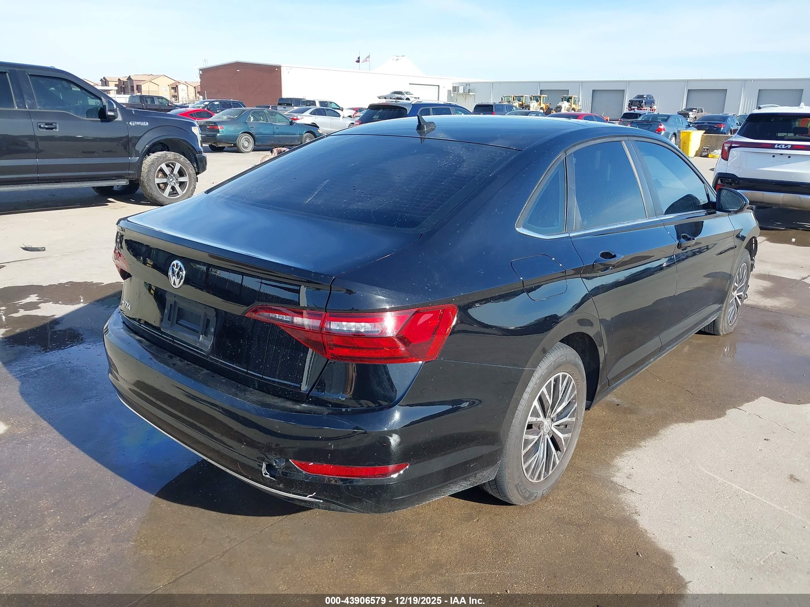 VOLKSWAGEN JETTA image 4