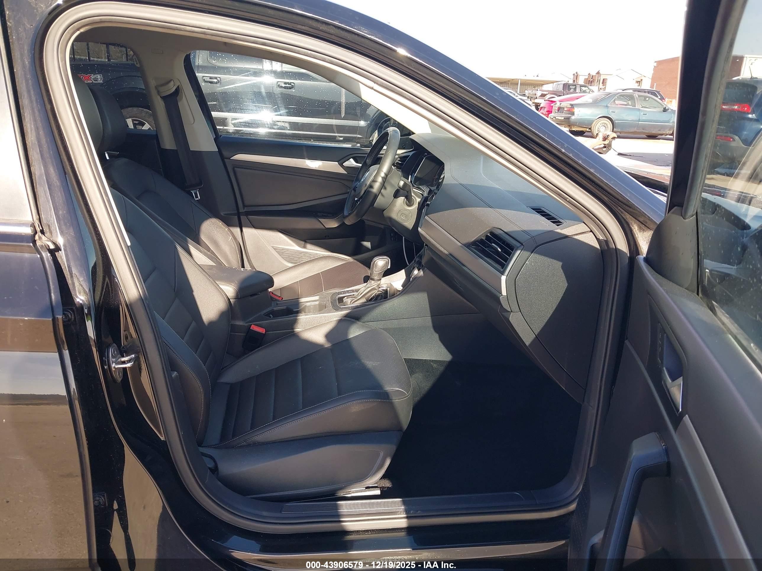 VOLKSWAGEN JETTA image 5