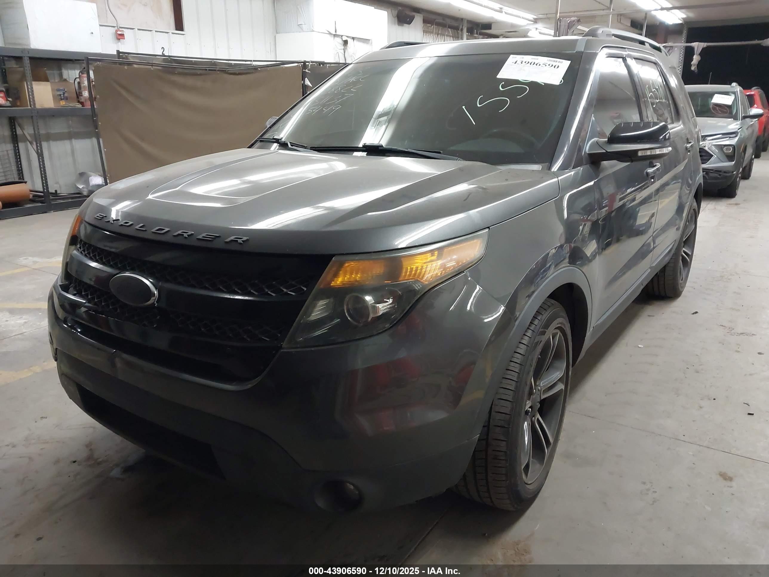 FORD EXPLORER image 2