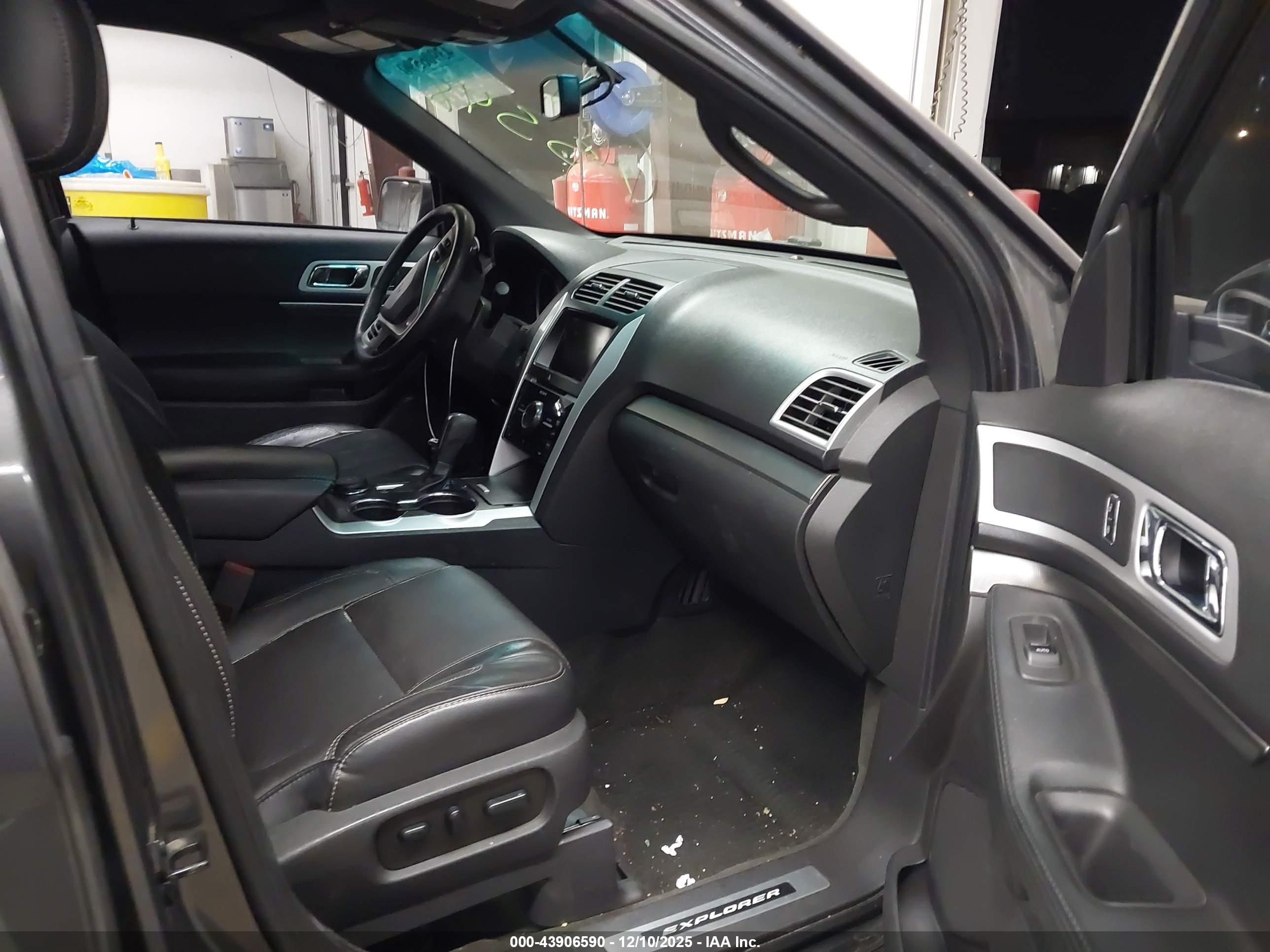 FORD EXPLORER image 5