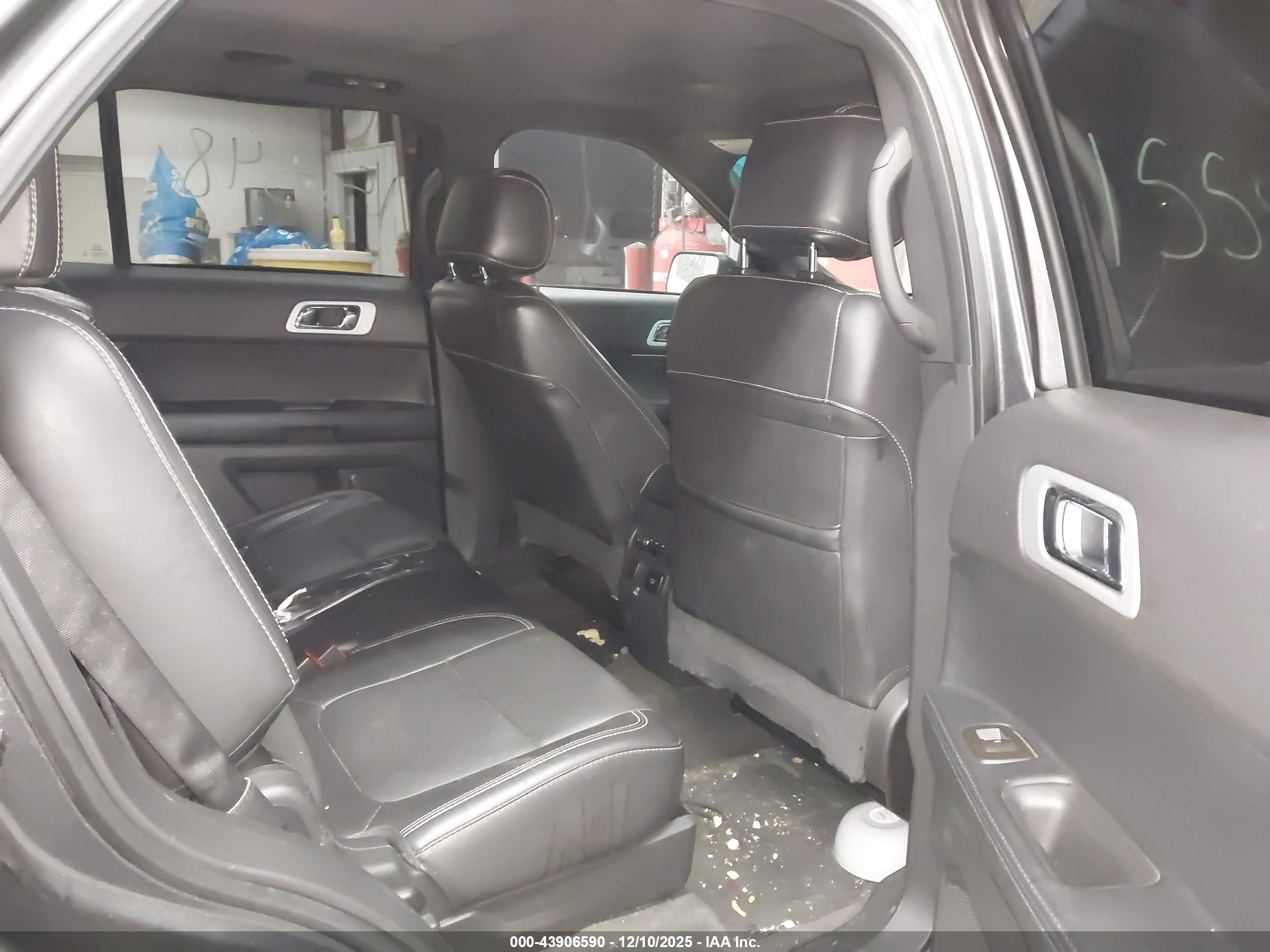 FORD EXPLORER image 8