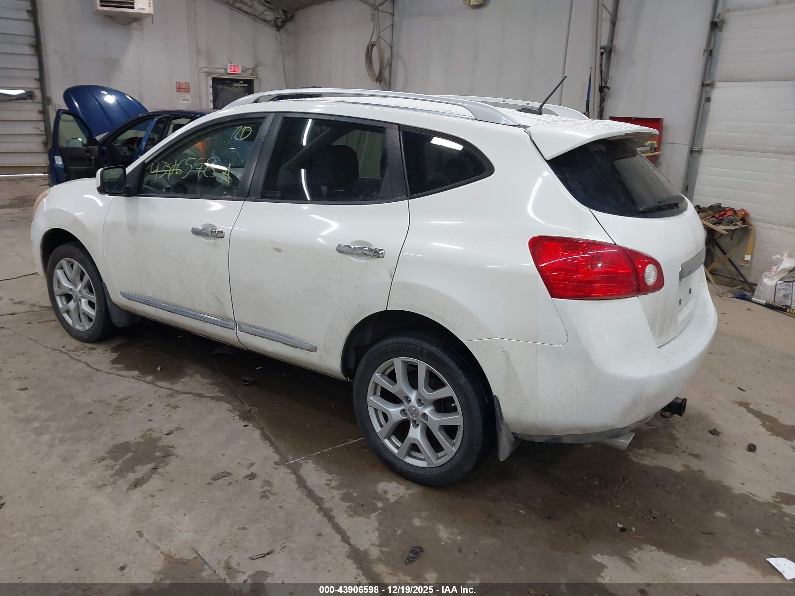 NISSAN ROGUE image 3