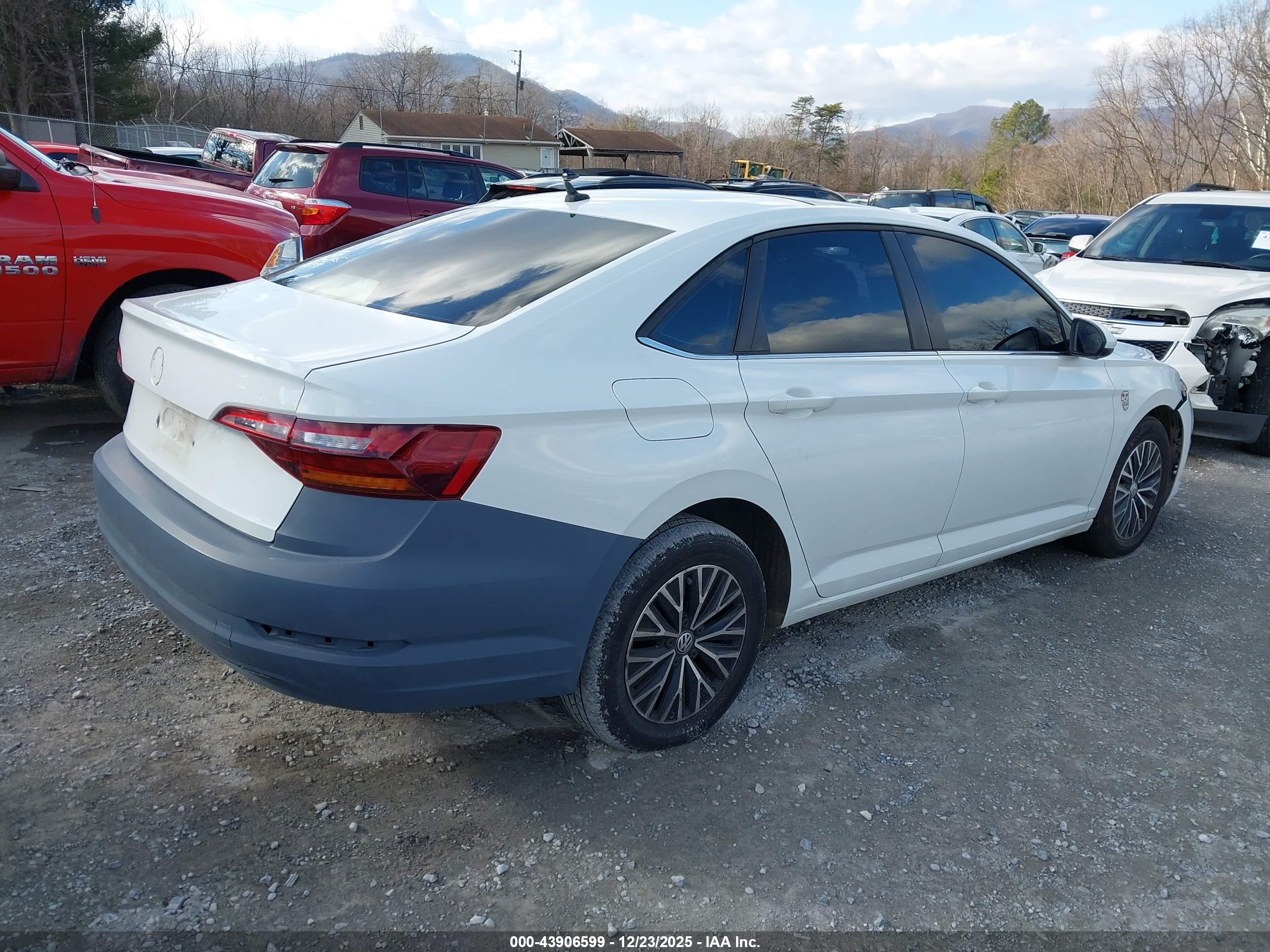 VOLKSWAGEN JETTA image 4