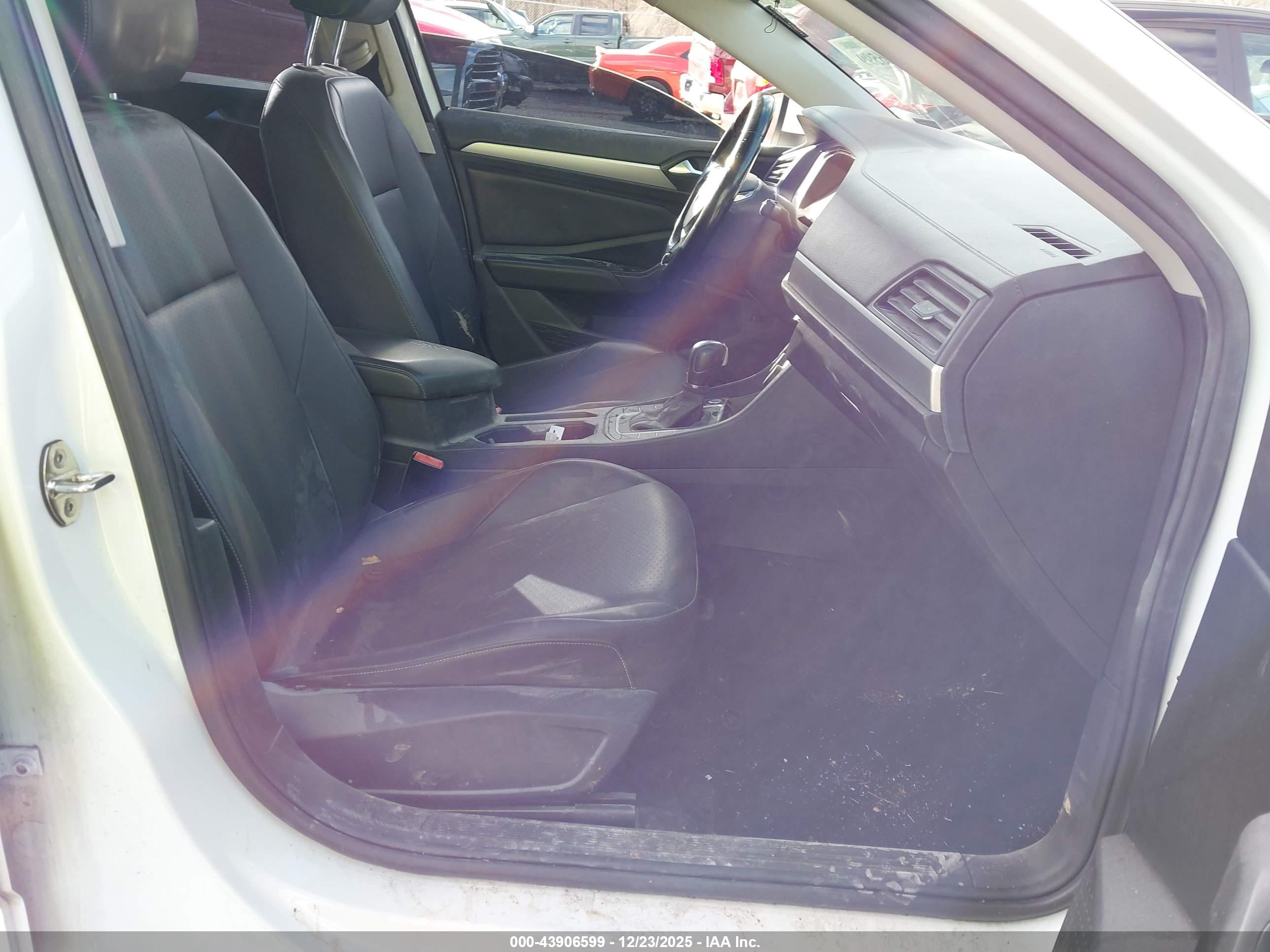 VOLKSWAGEN JETTA image 5