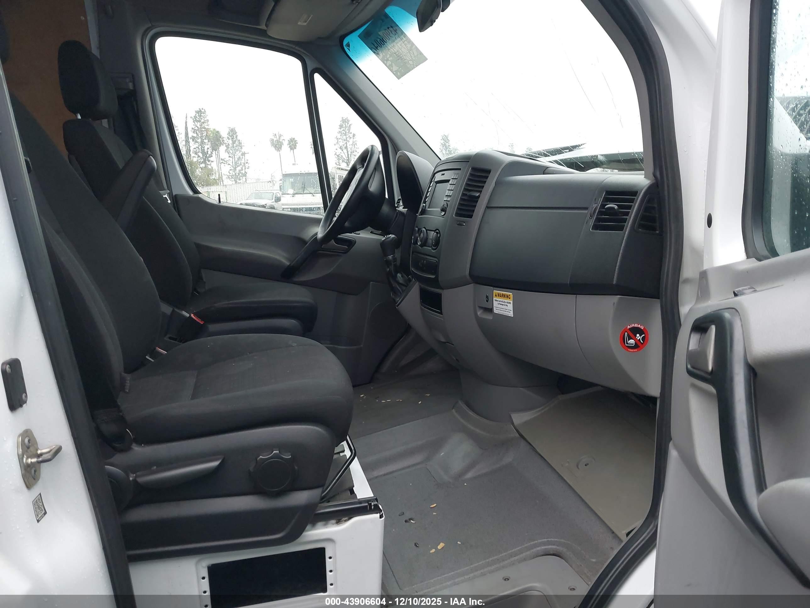 MERCEDES-BENZ SPRINTER image 5