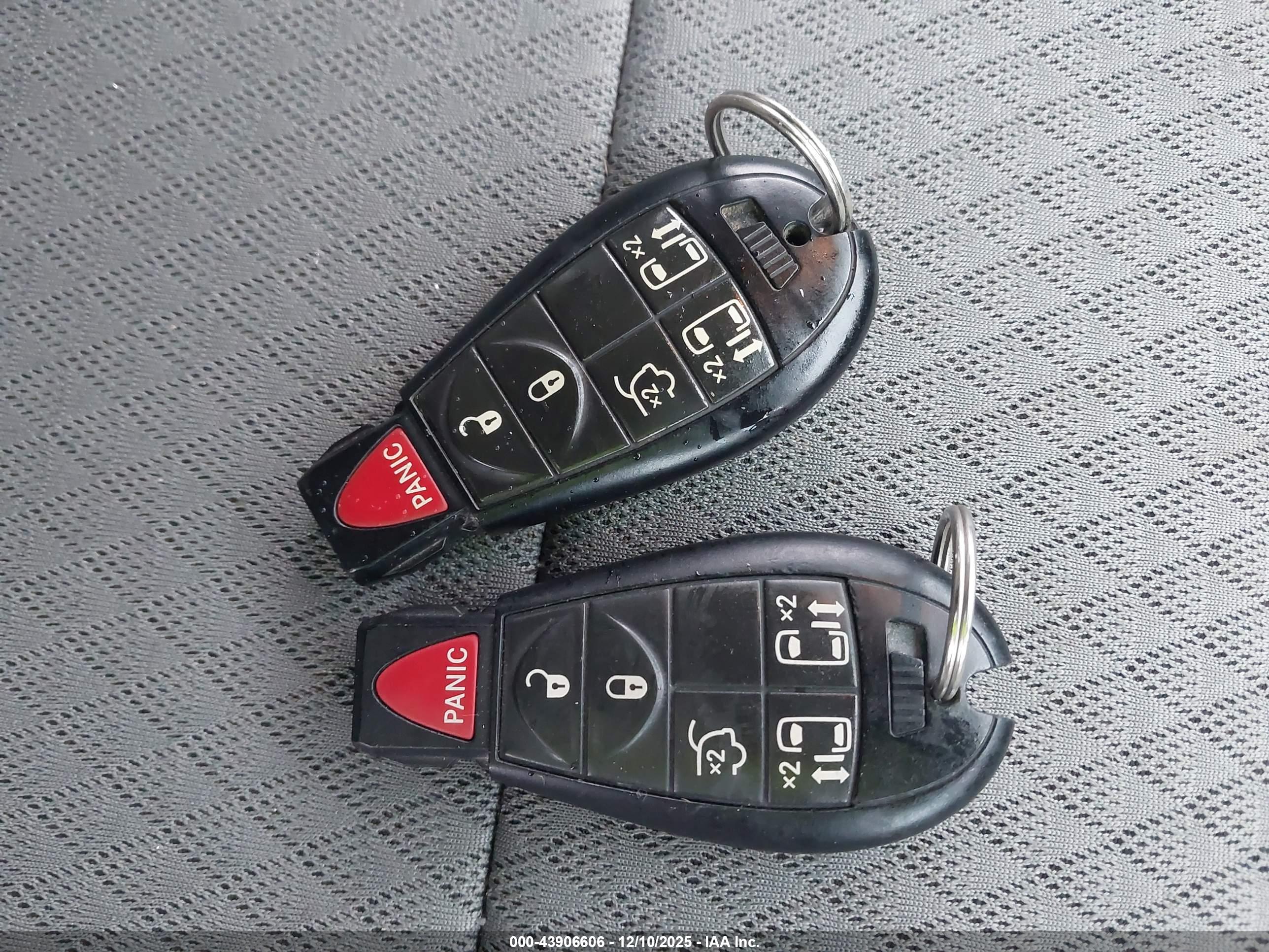 CHRYSLER TOWN image 11