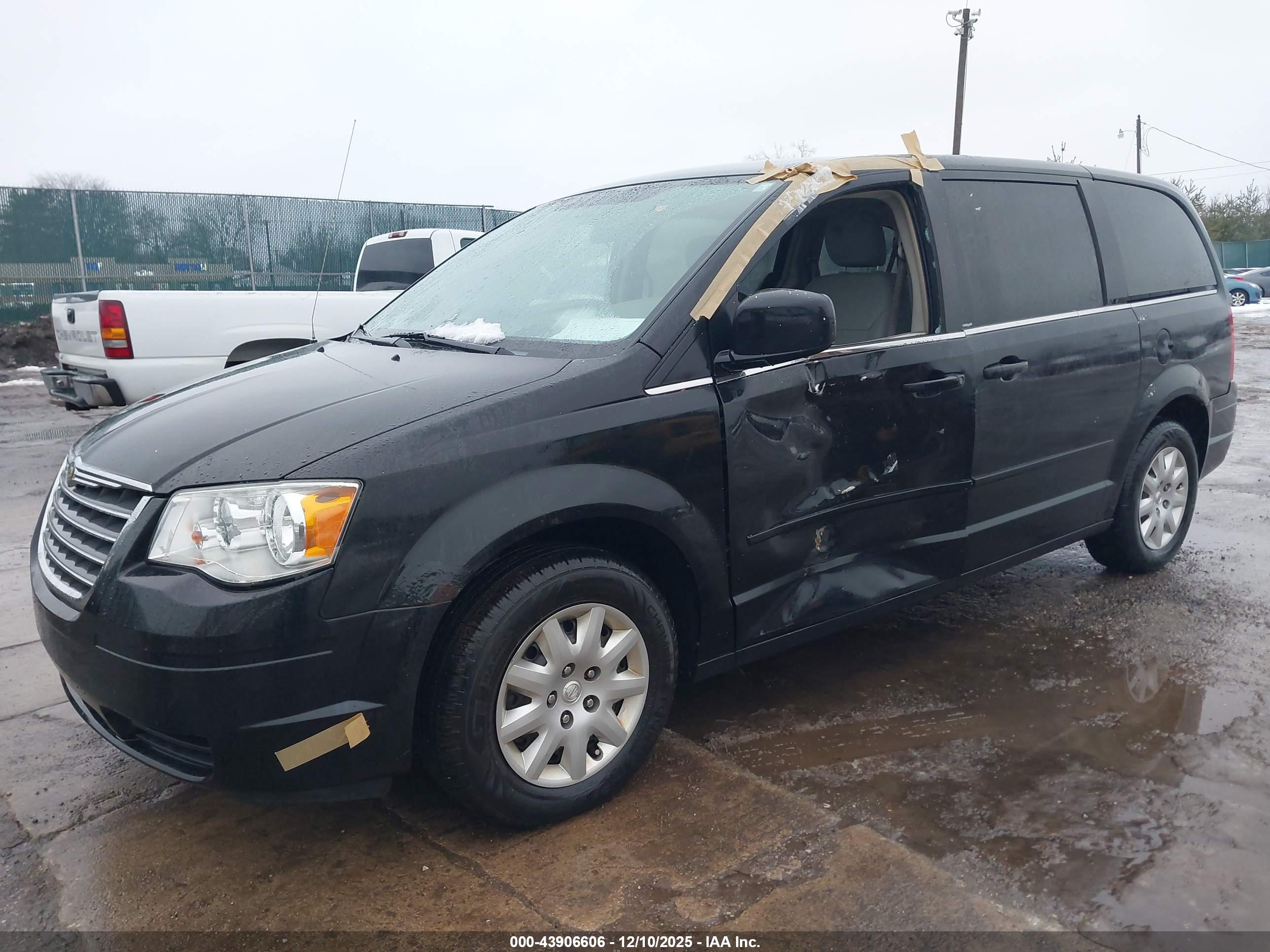 CHRYSLER TOWN image 2