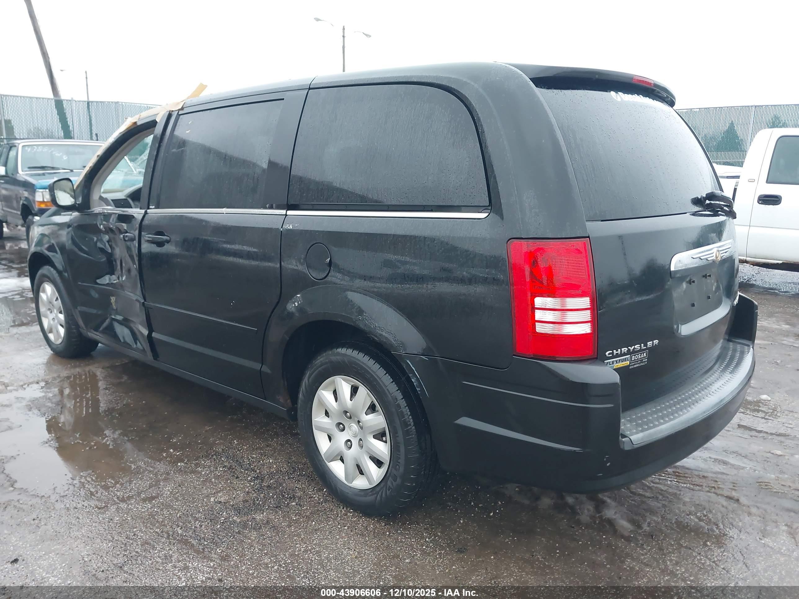 CHRYSLER TOWN image 3