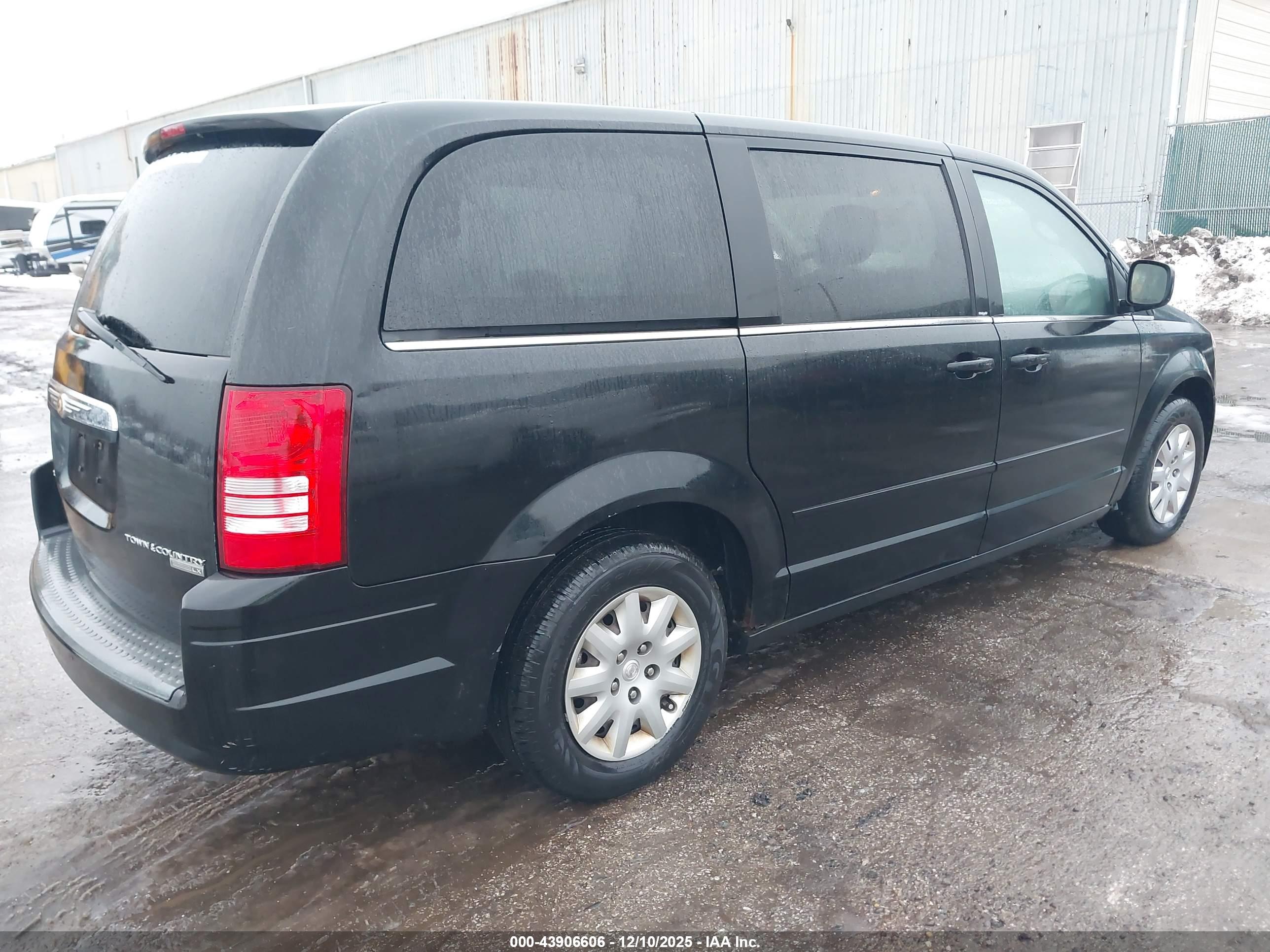 CHRYSLER TOWN image 4