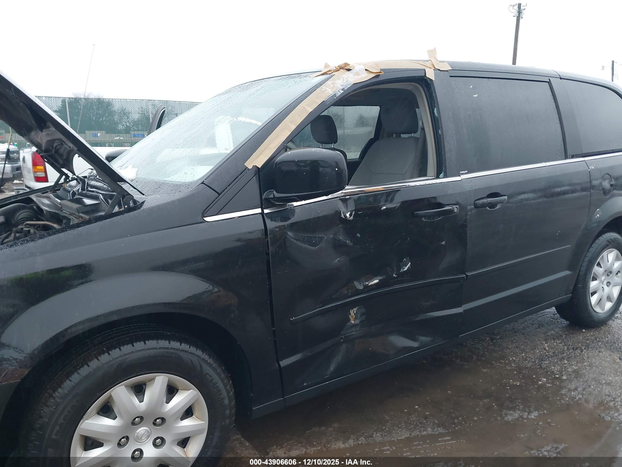 CHRYSLER TOWN image 6