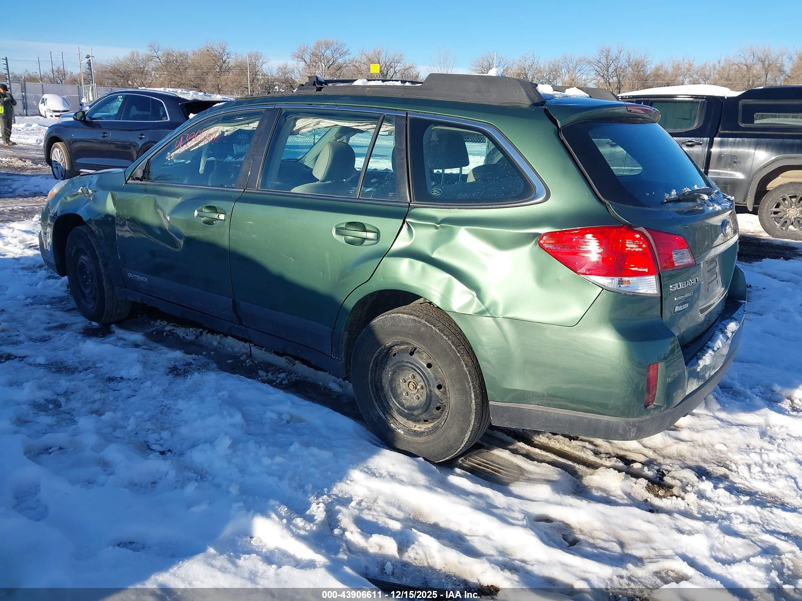 SUBARU OUTBACK image 3