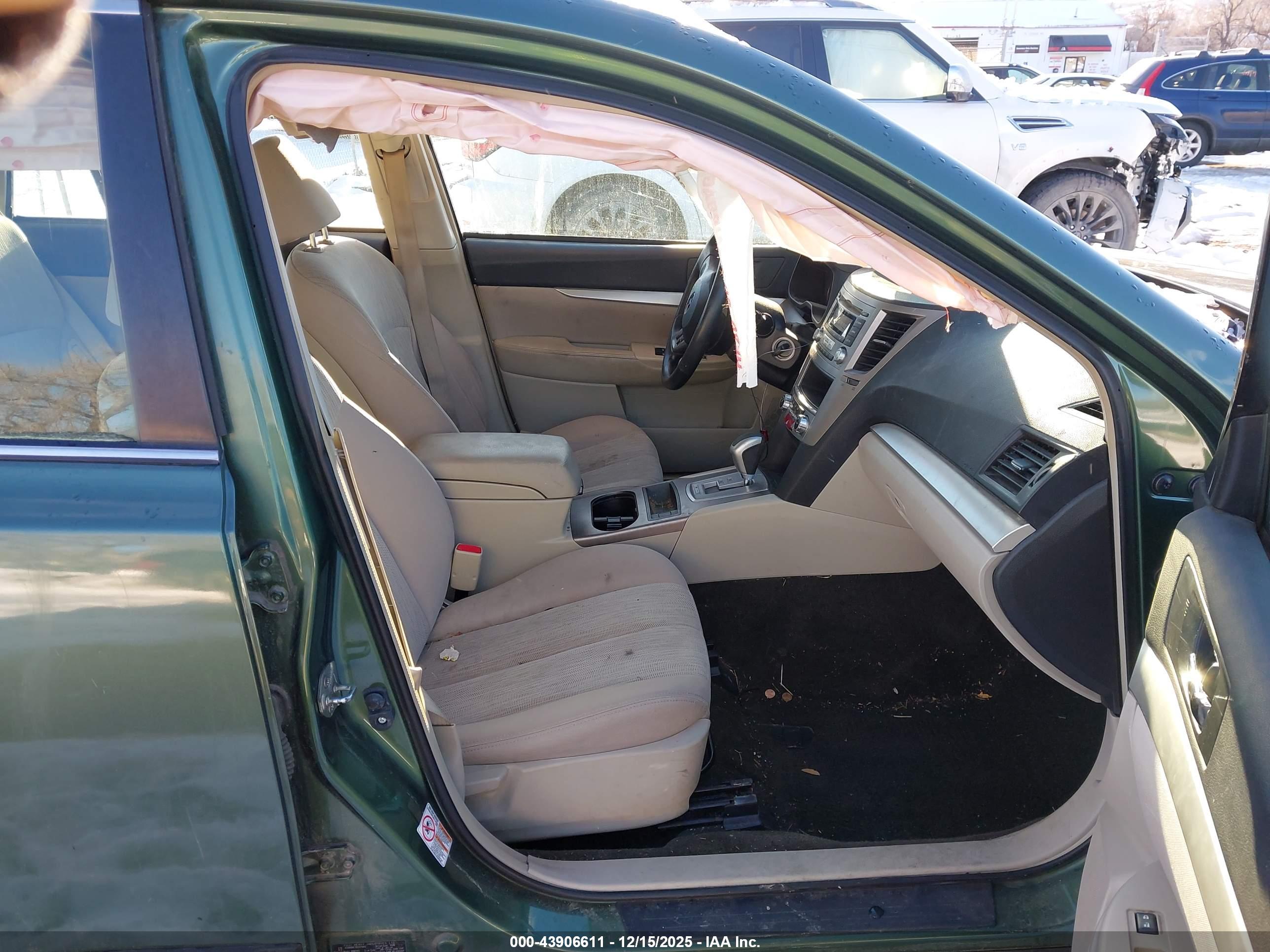 SUBARU OUTBACK image 5
