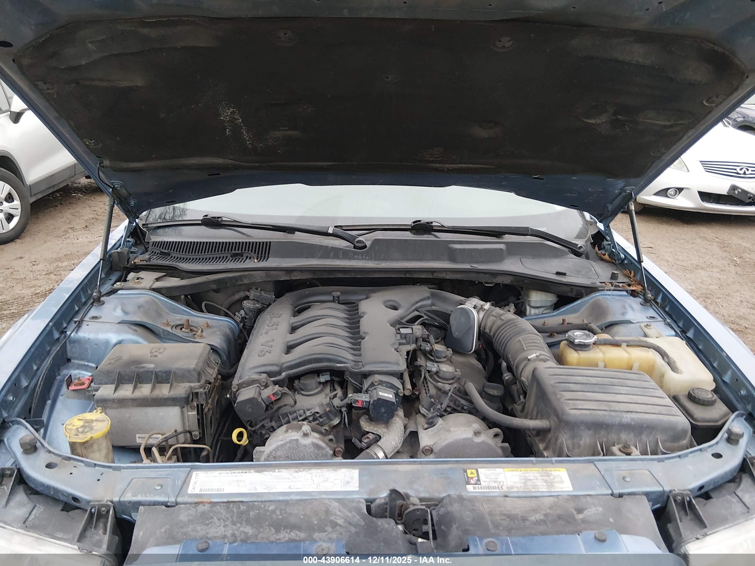 CHRYSLER 300 image 10