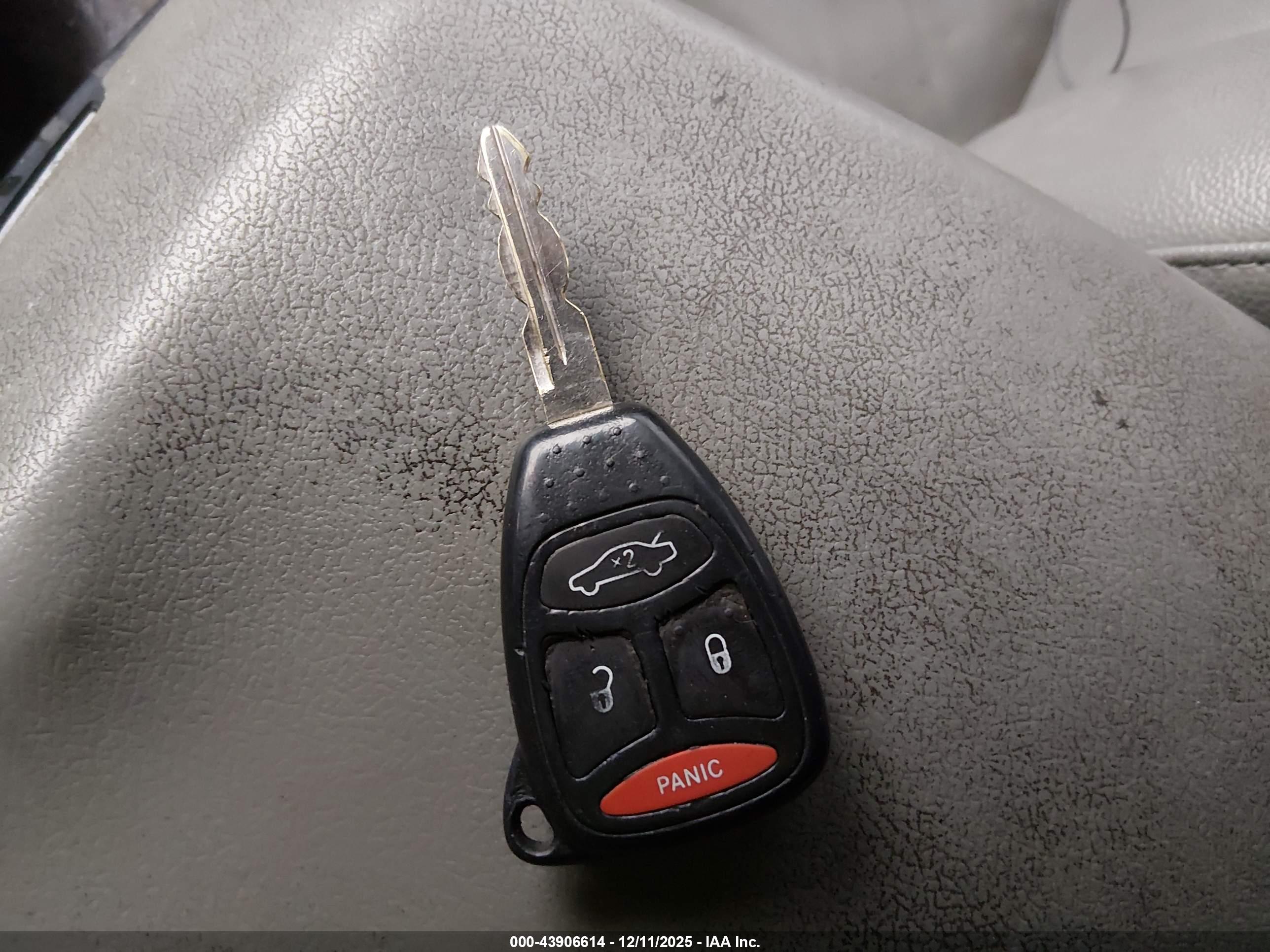 CHRYSLER 300 image 11