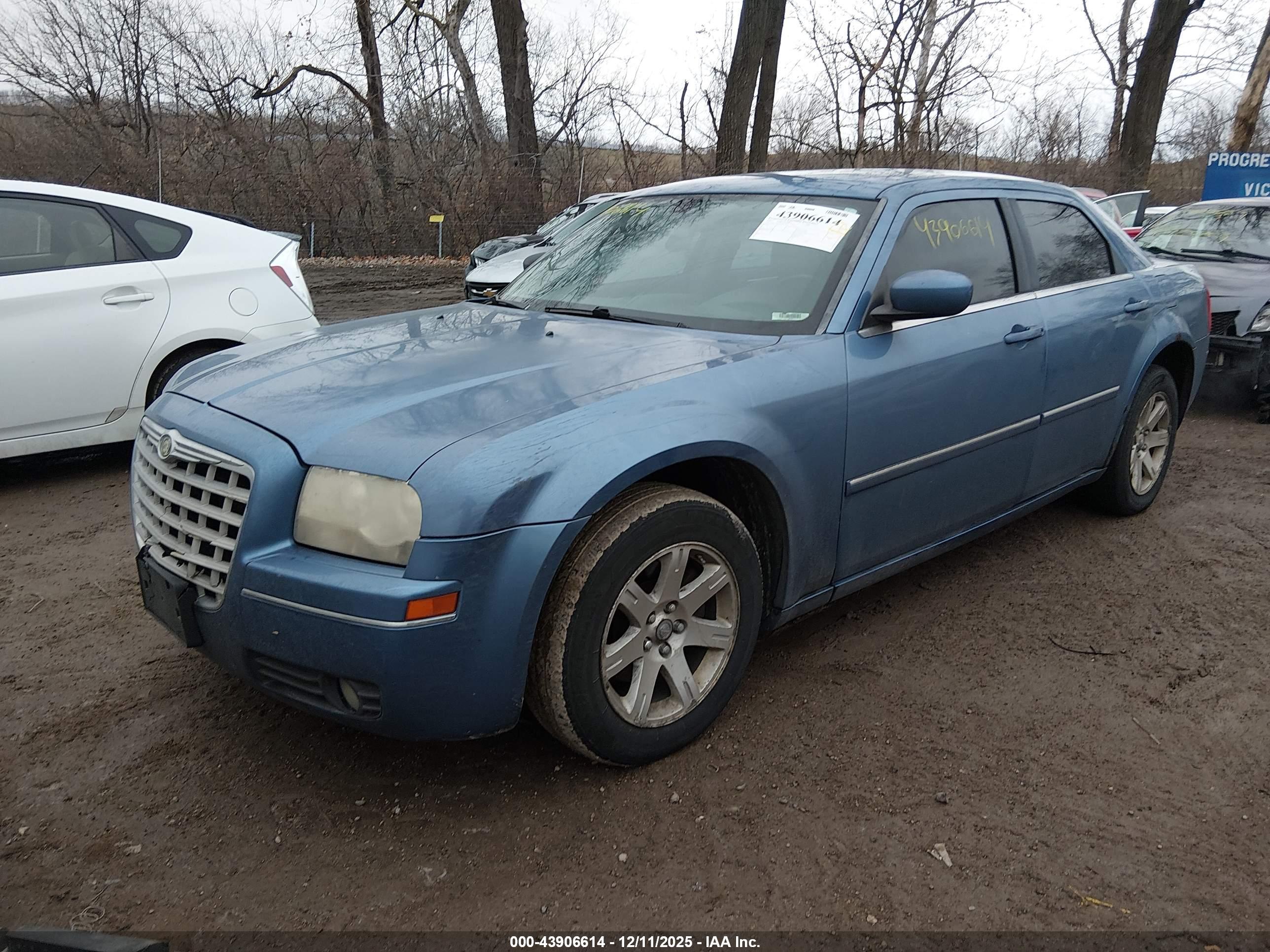 CHRYSLER 300 image 2