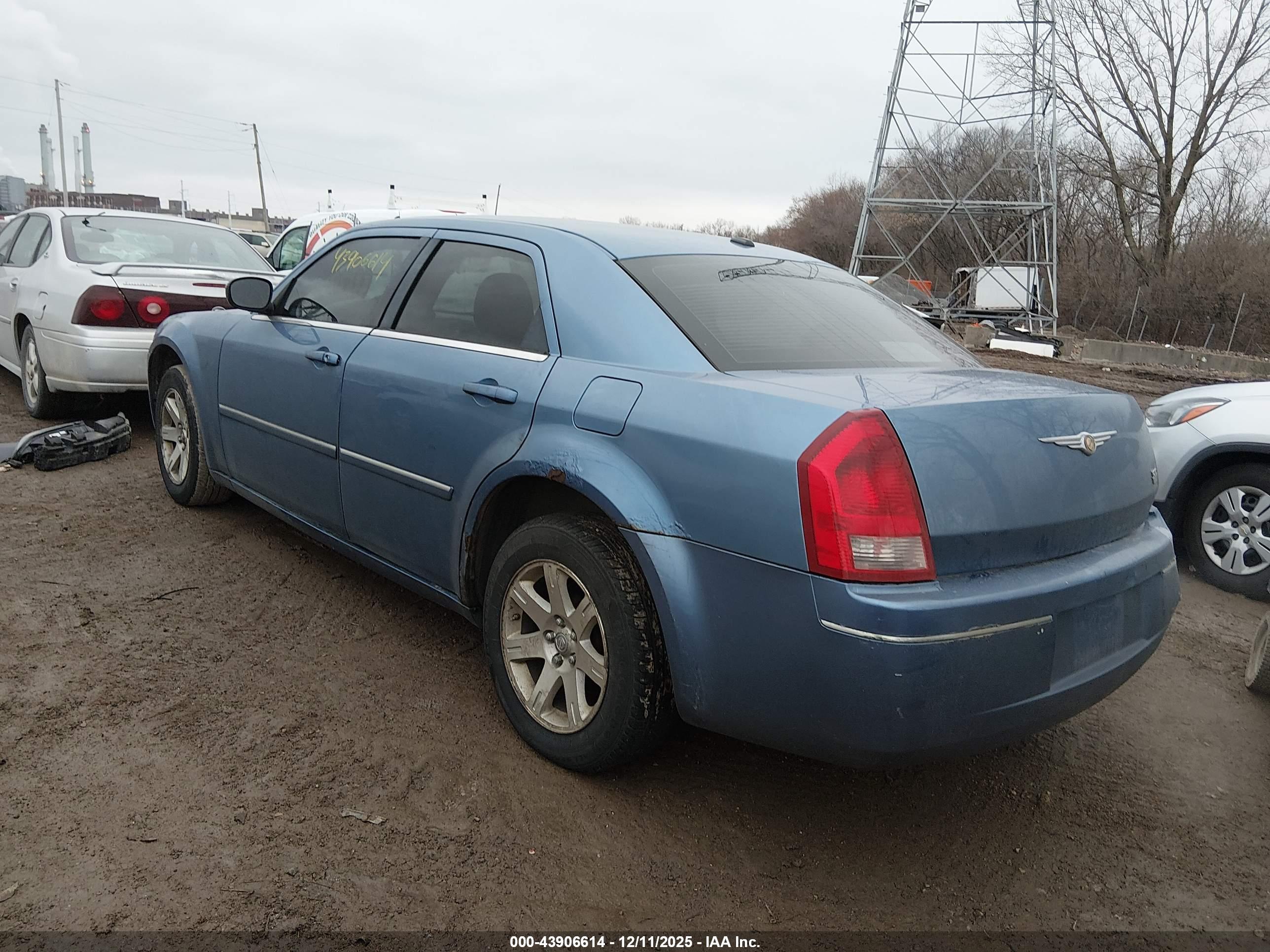 CHRYSLER 300 image 3