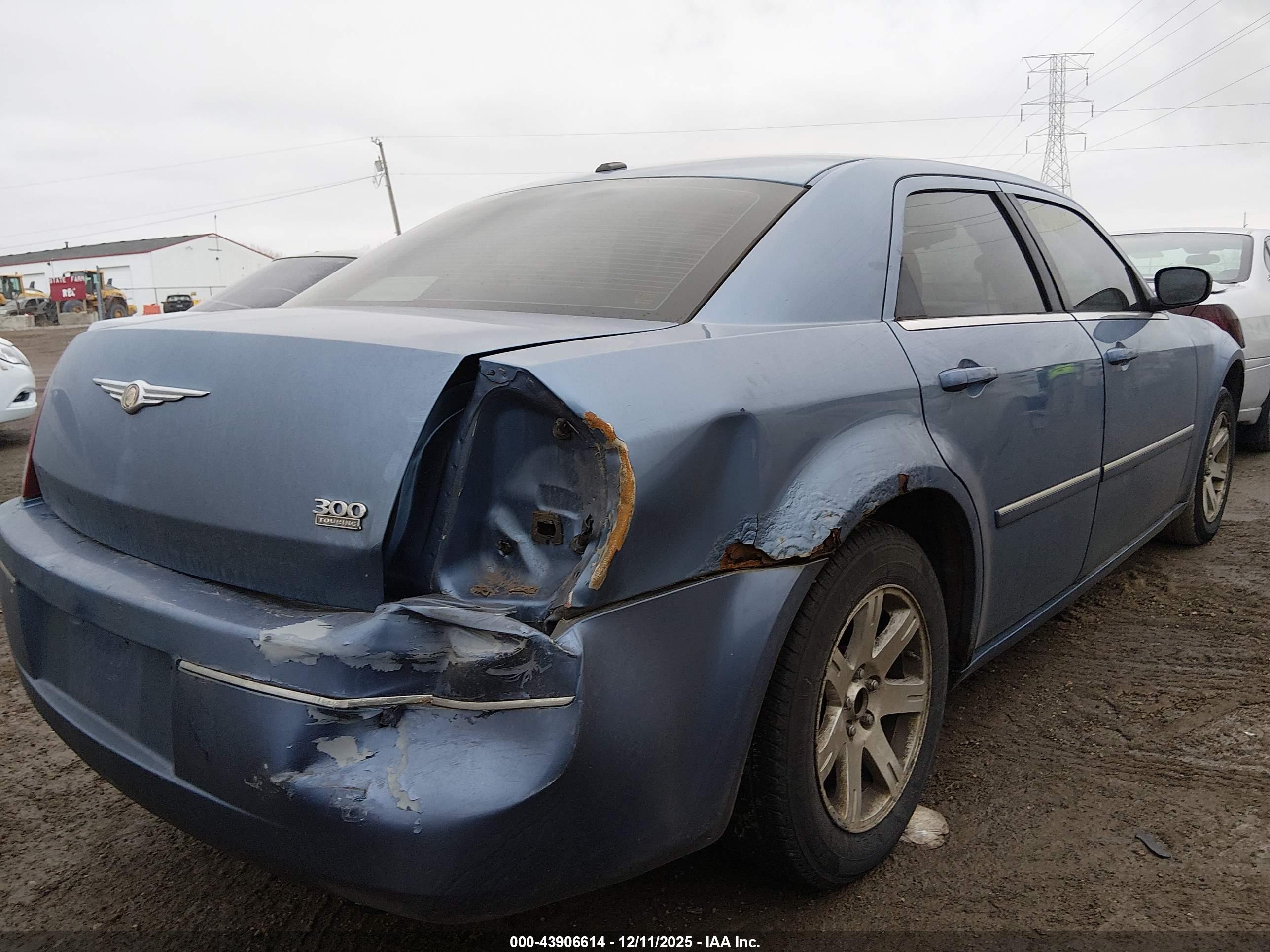 CHRYSLER 300 image 6