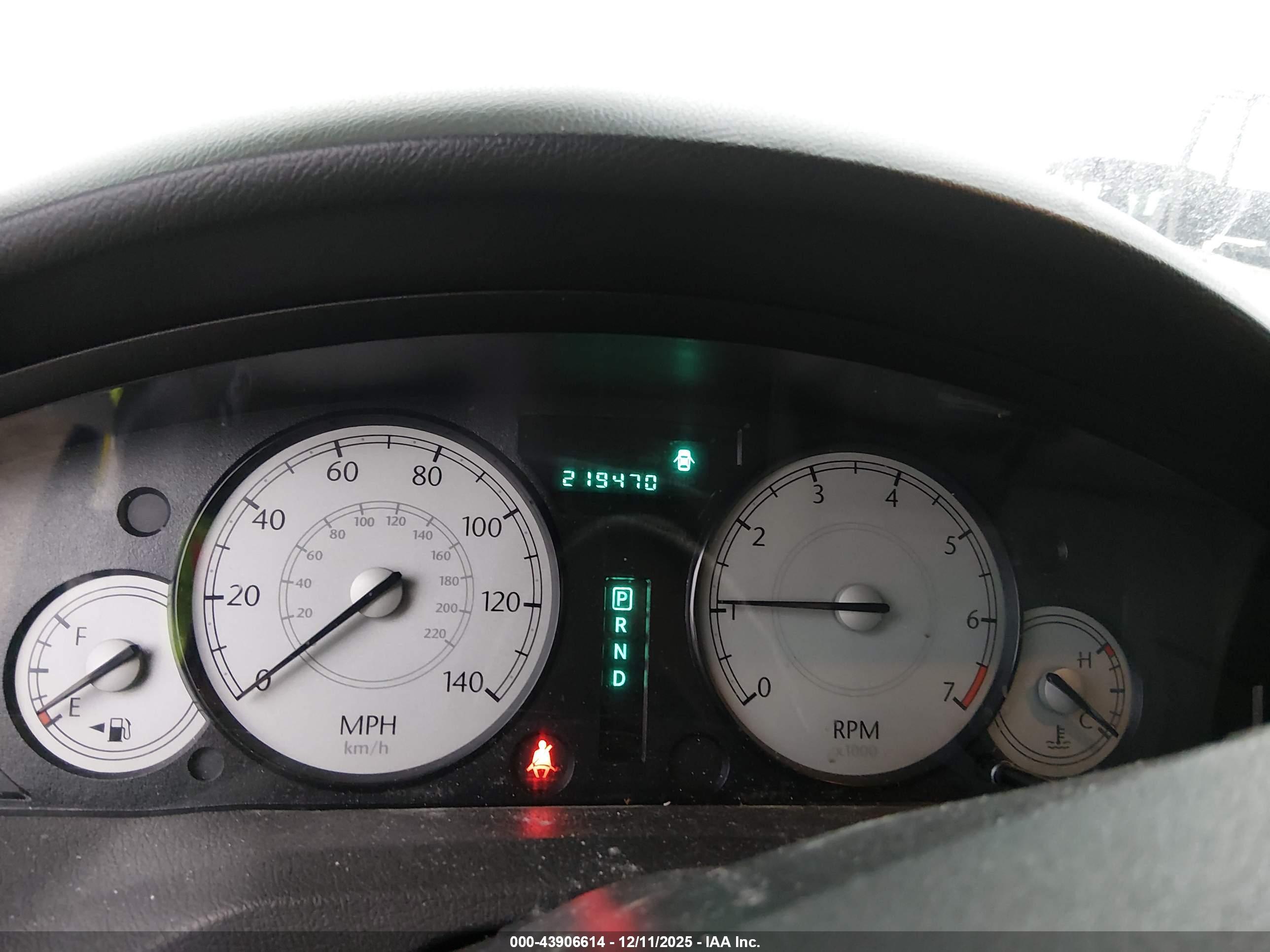 CHRYSLER 300 image 7