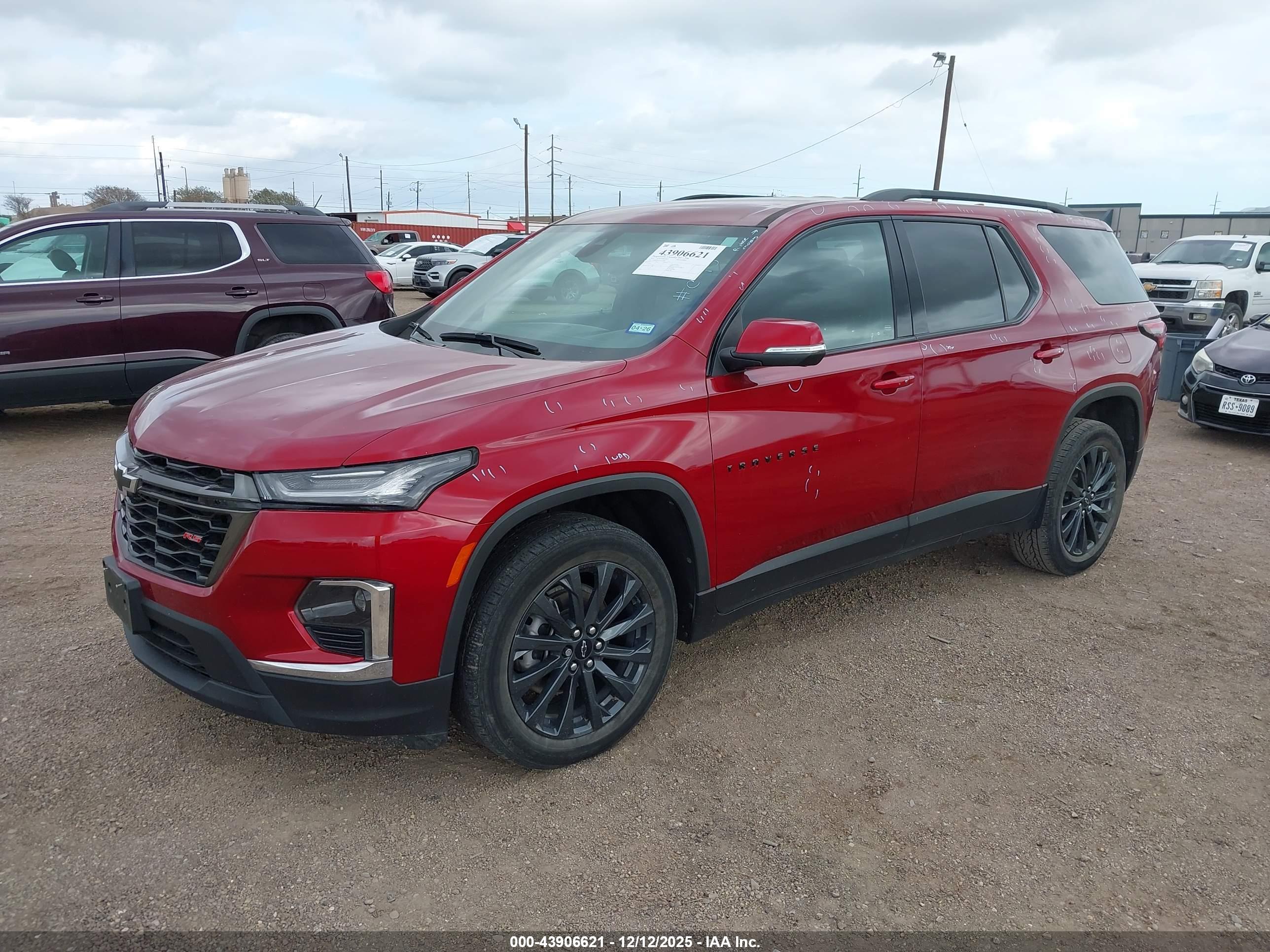 CHEVROLET TRAVERSE image 2
