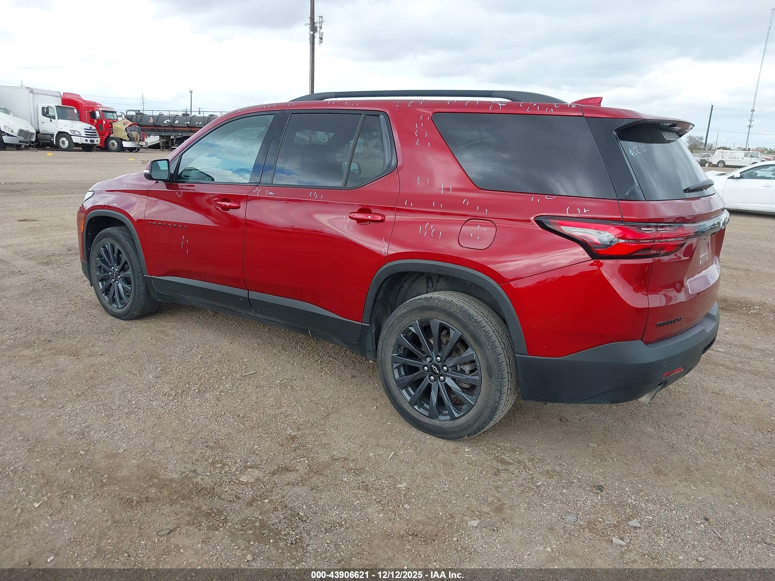 CHEVROLET TRAVERSE image 3