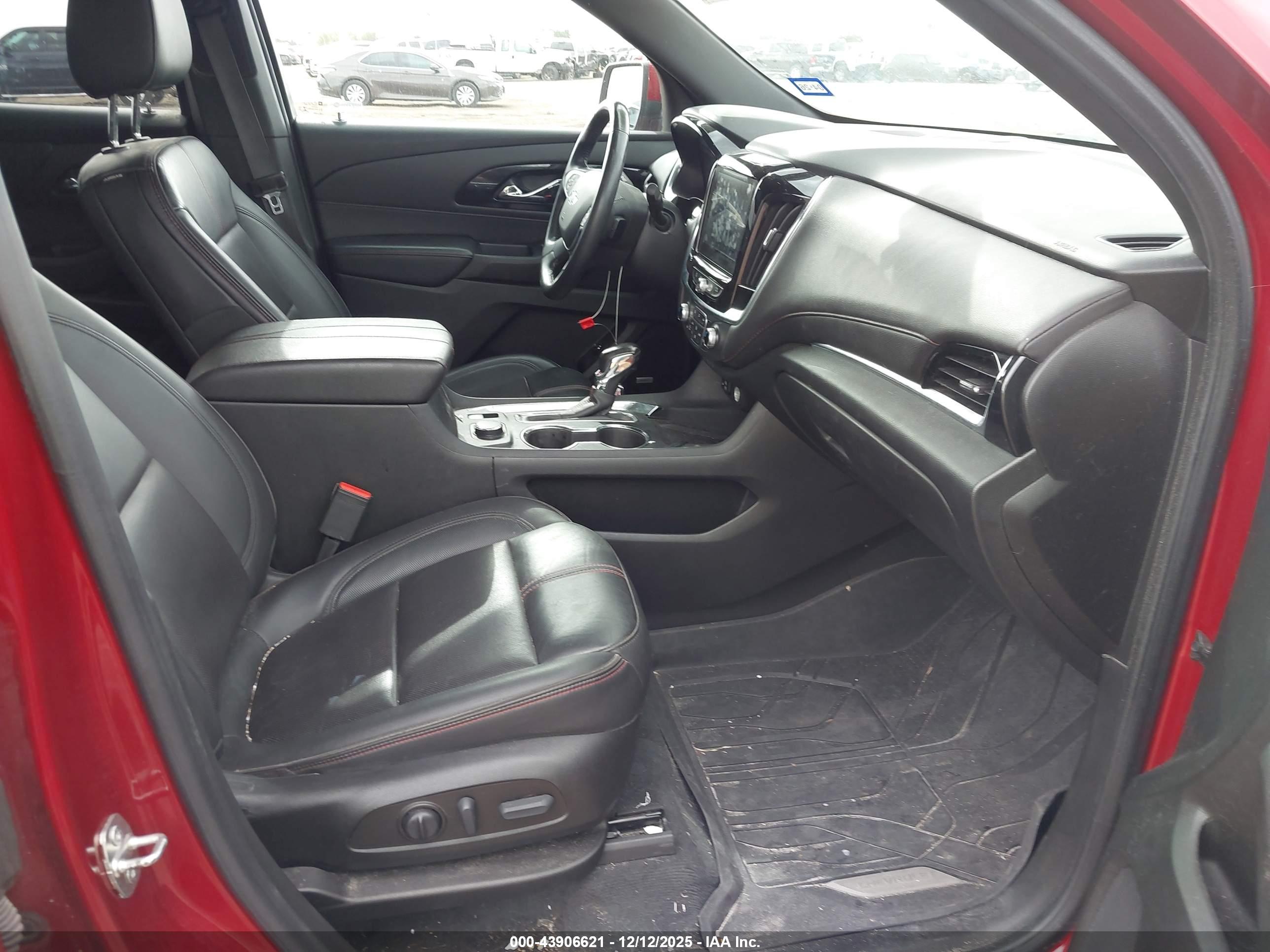 CHEVROLET TRAVERSE image 5