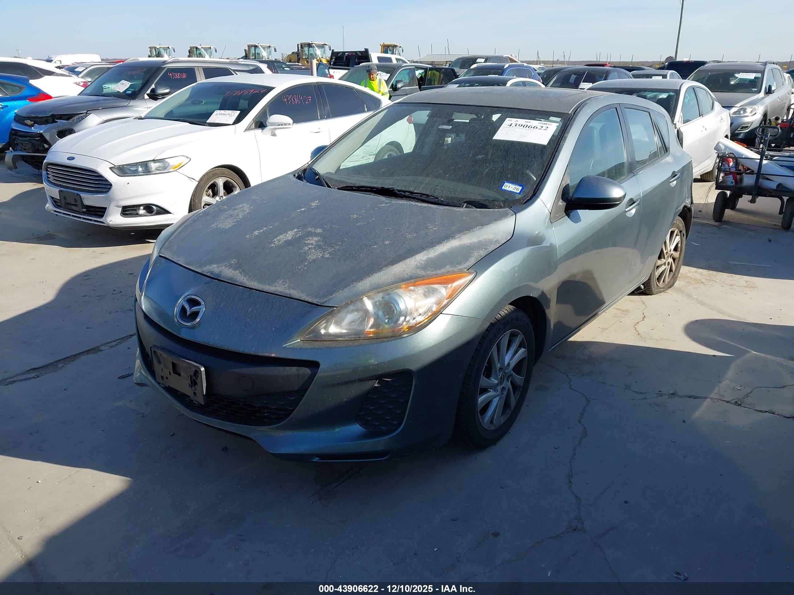 MAZDA MAZDA3 image 2