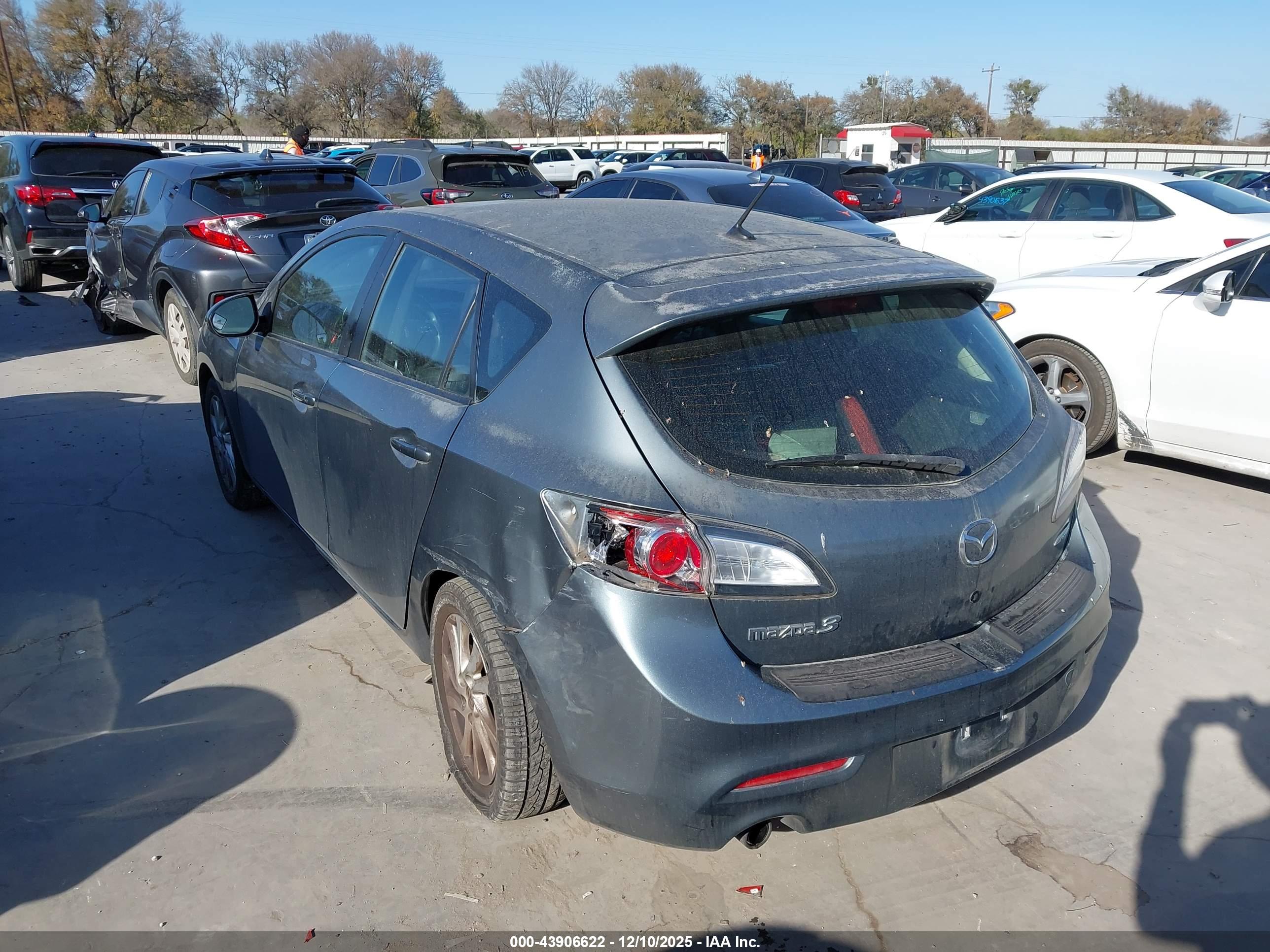 MAZDA MAZDA3 image 3