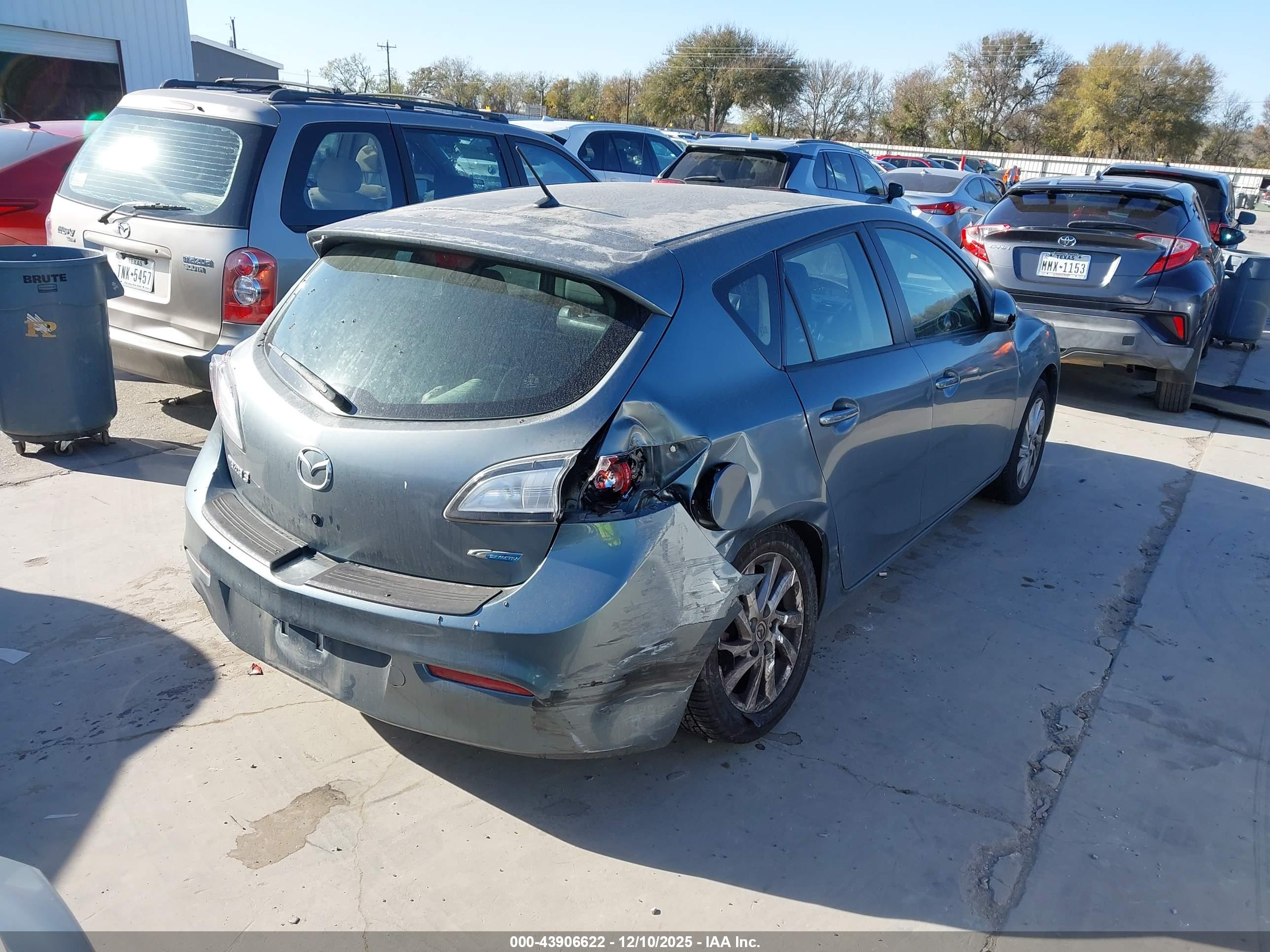 MAZDA MAZDA3 image 4
