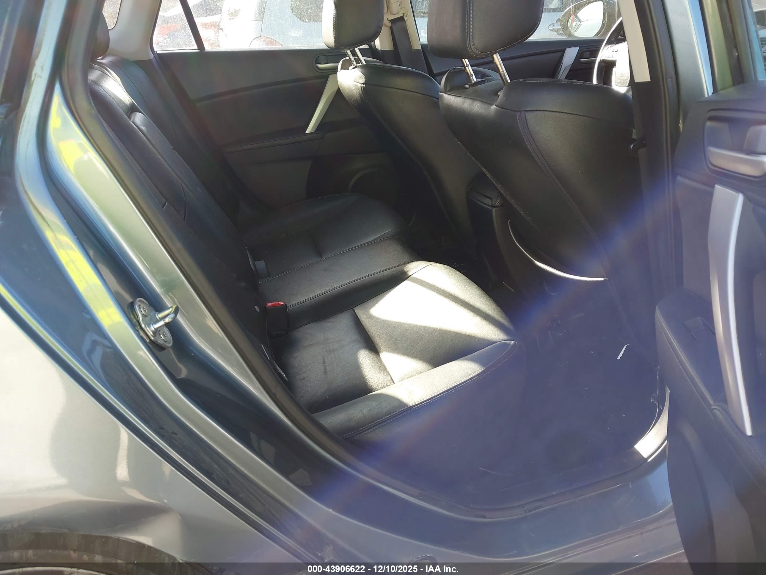 MAZDA MAZDA3 image 8