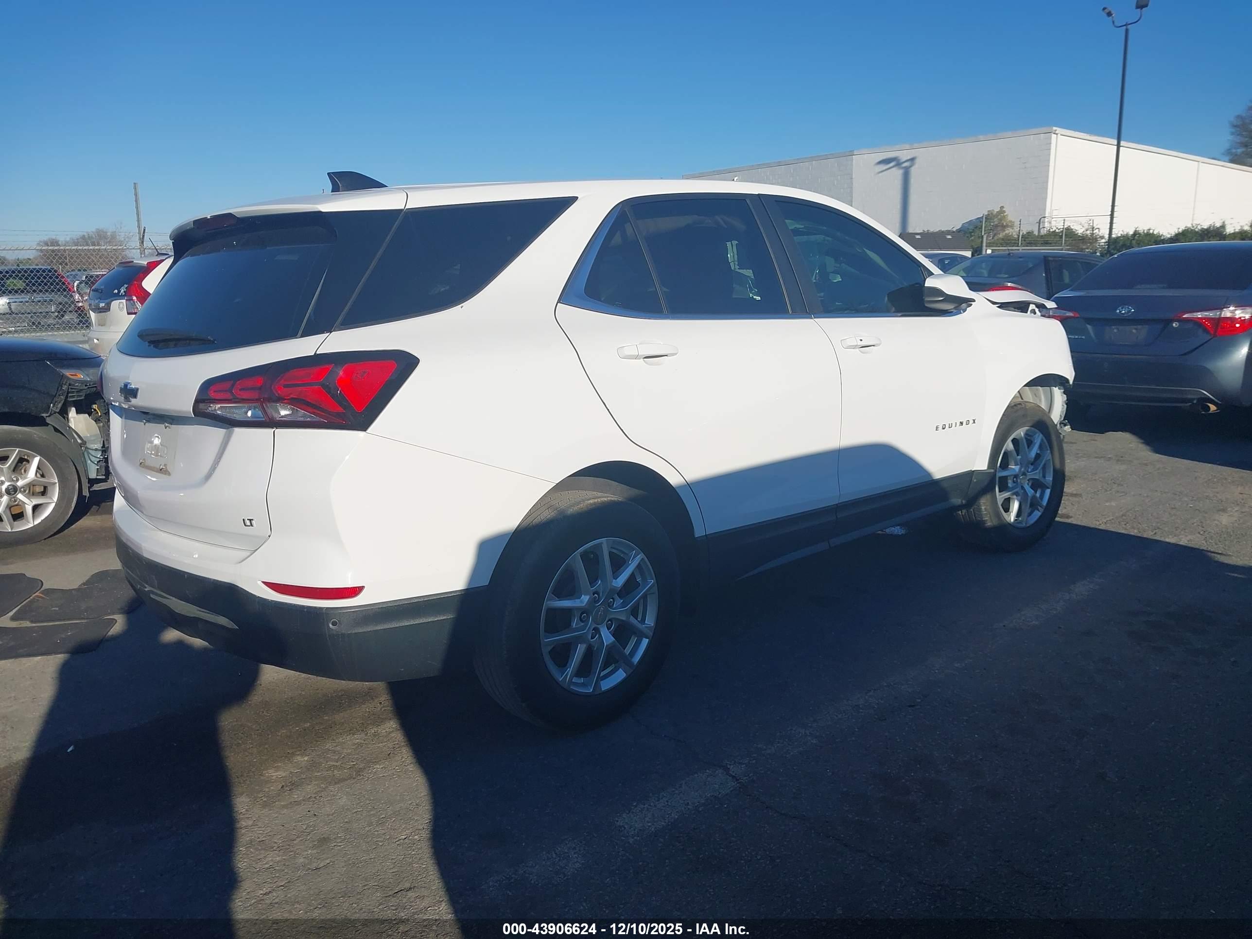 CHEVROLET EQUINOX image 4
