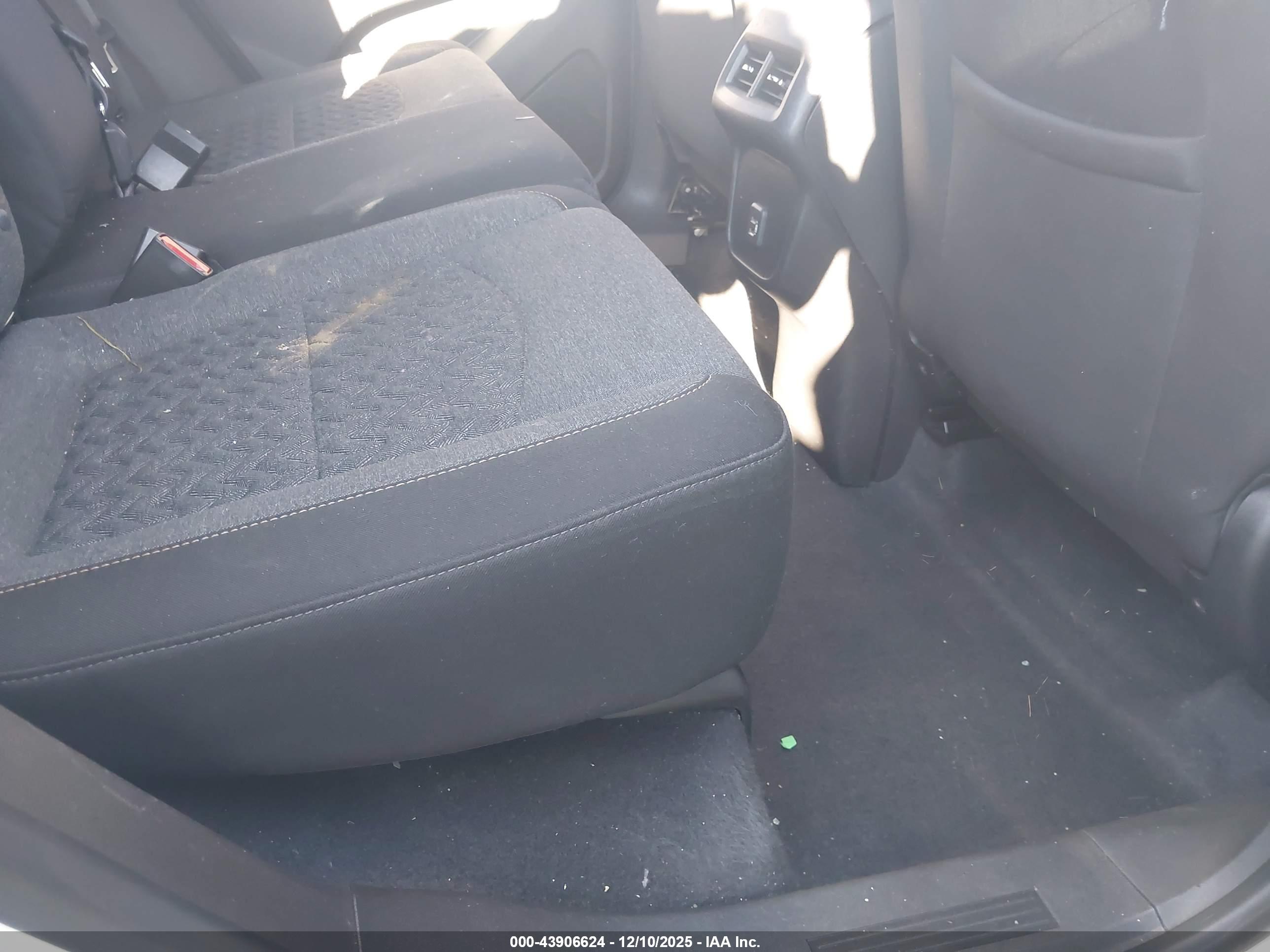 CHEVROLET EQUINOX image 8