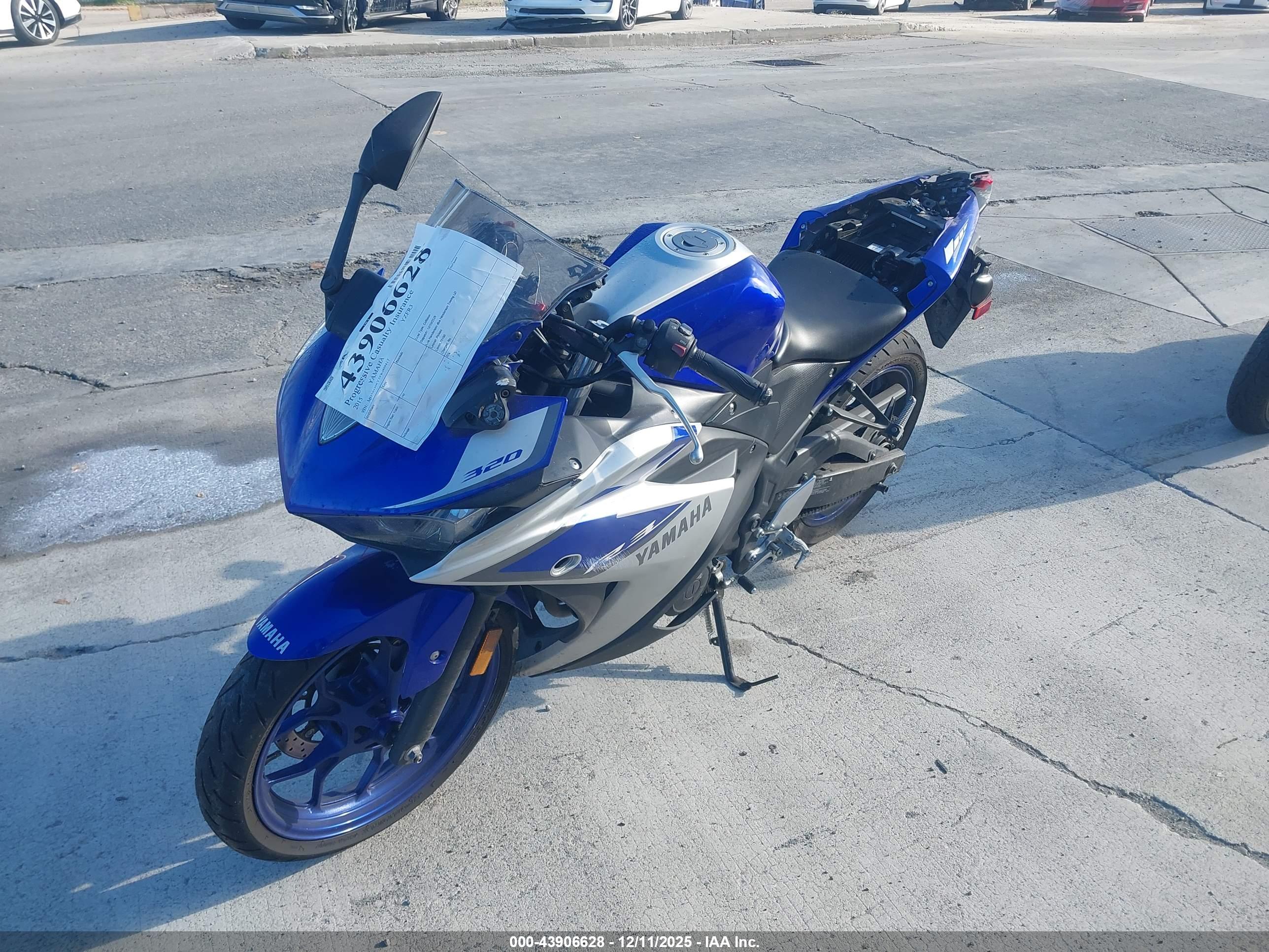 YAMAHA YZFR3 image 2