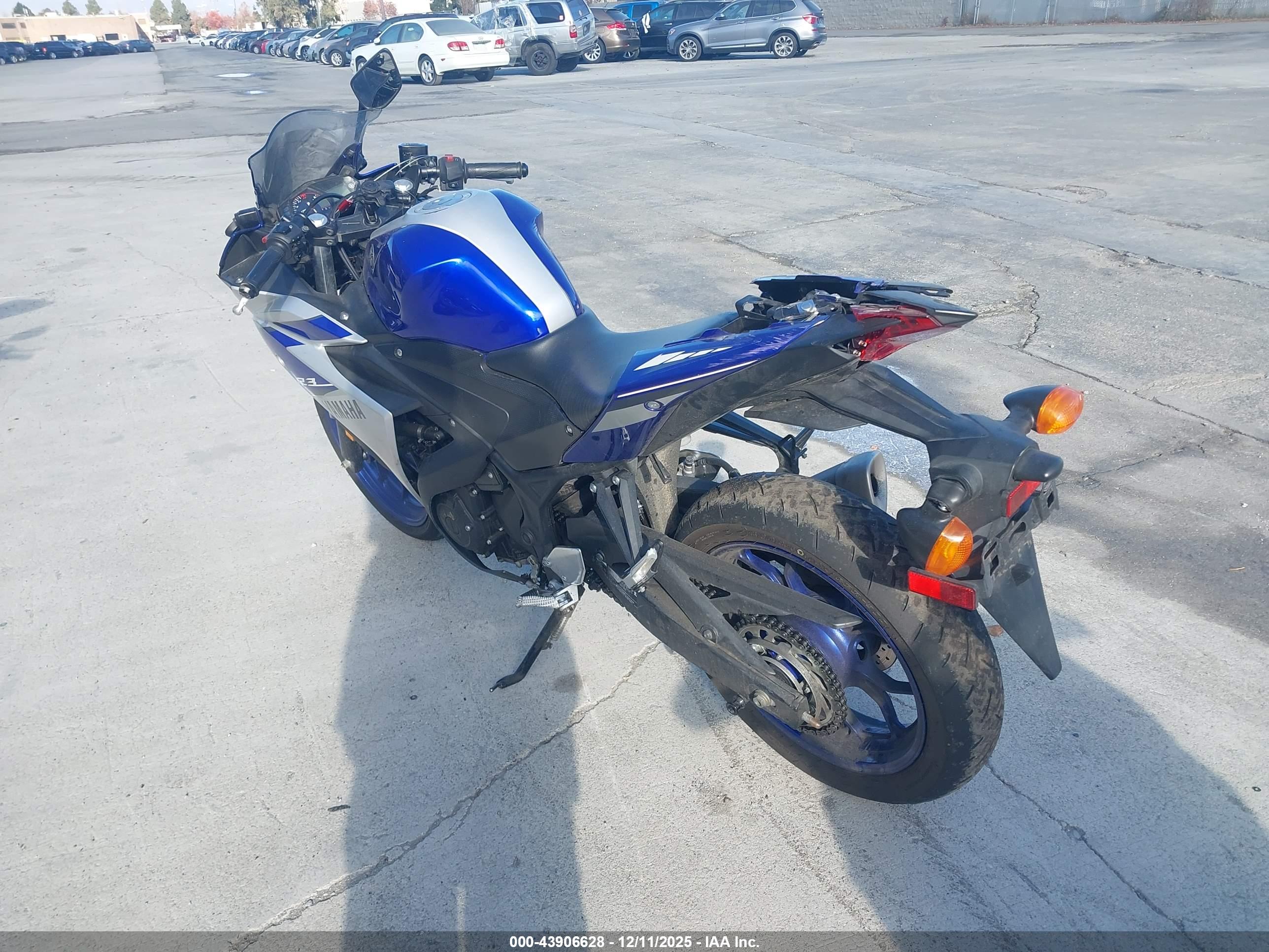 YAMAHA YZFR3 image 3