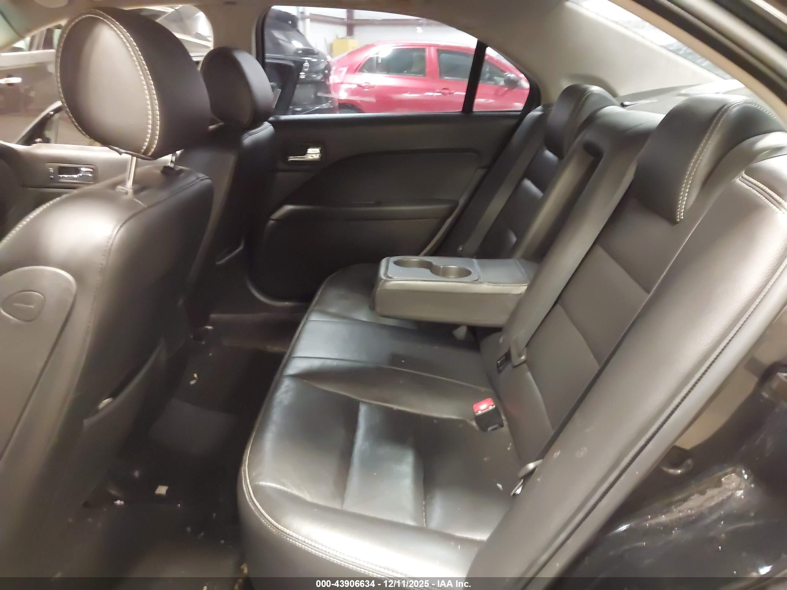 FORD FUSION image 8