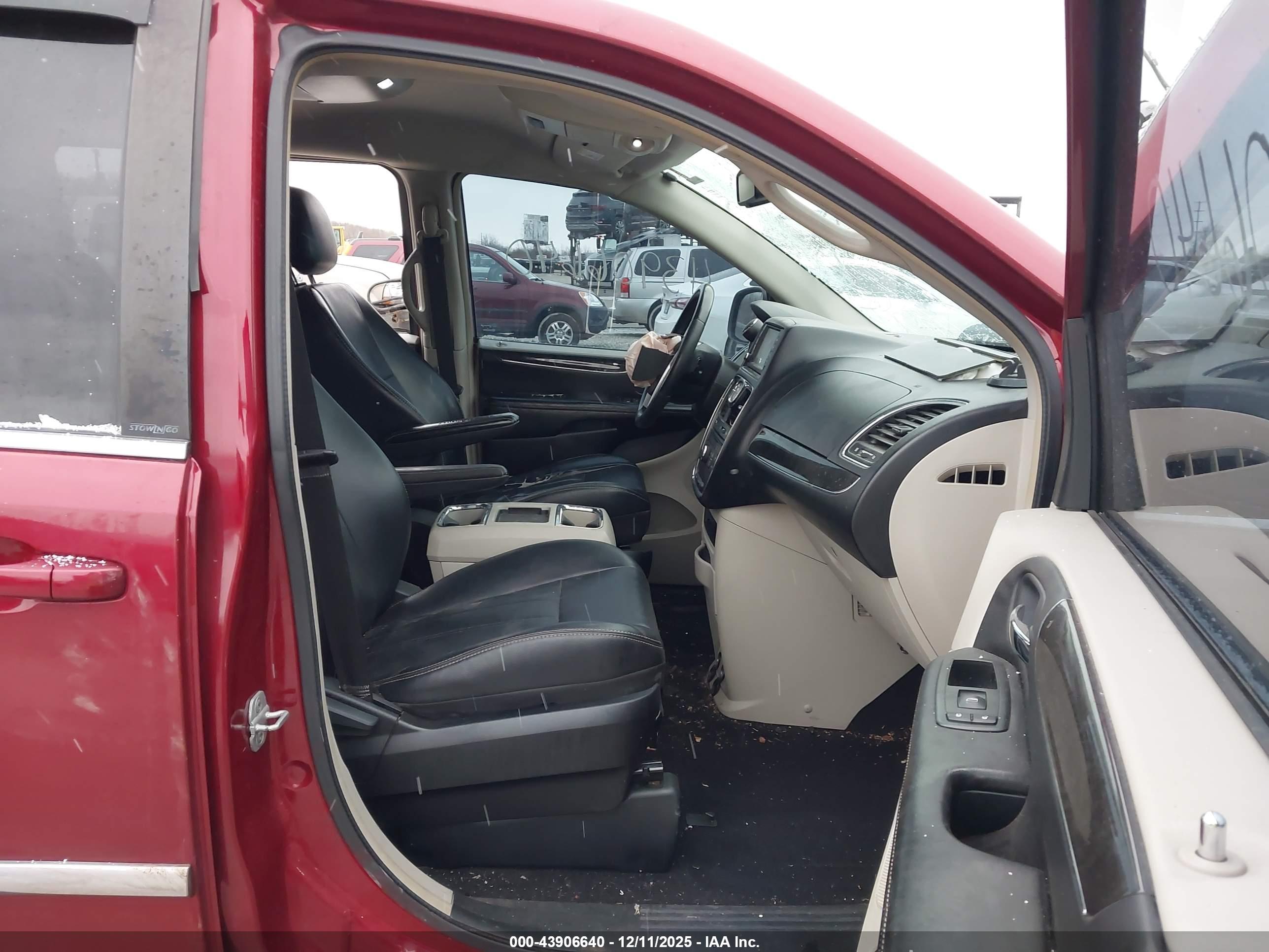 CHRYSLER TOWN image 5