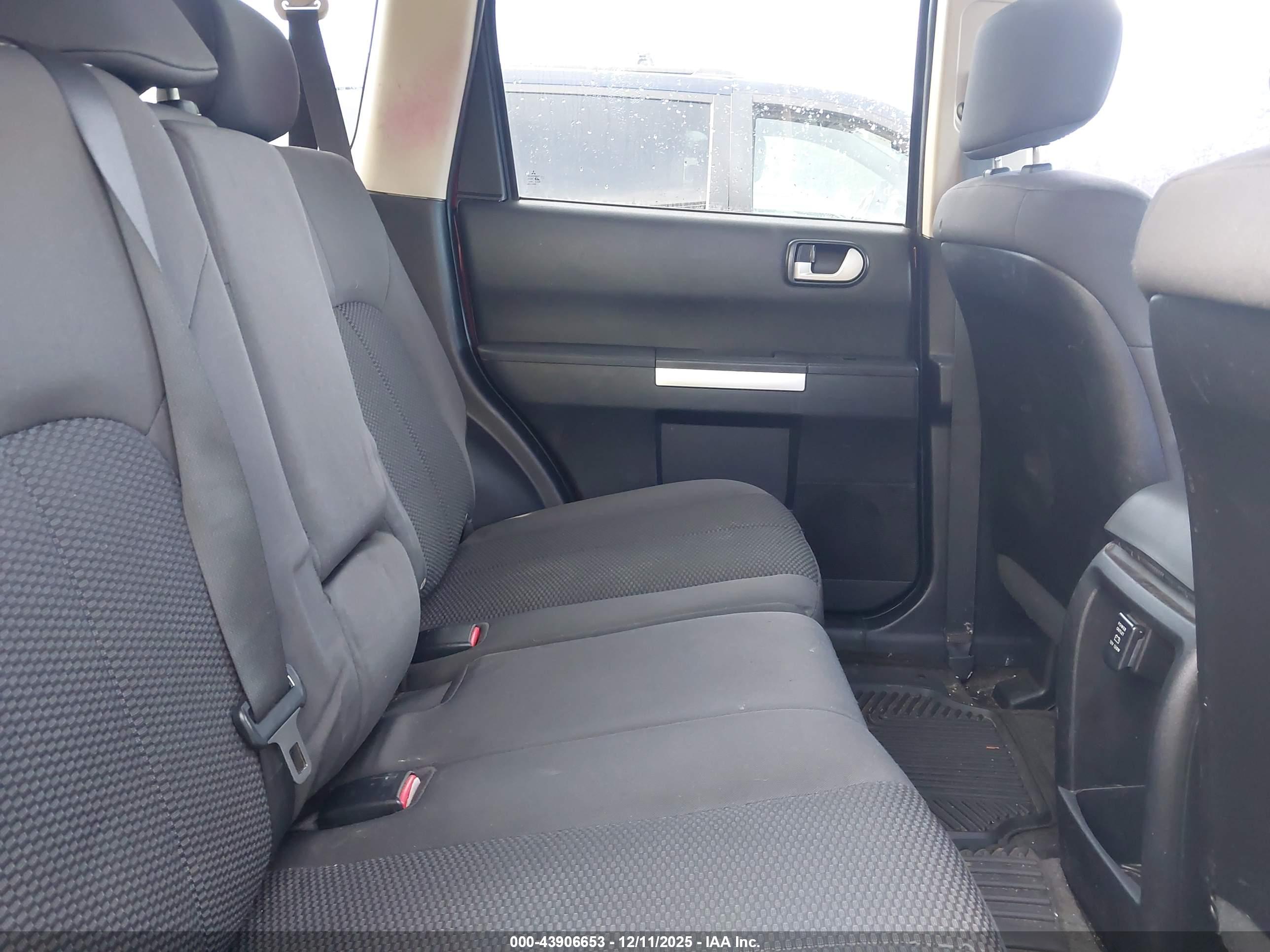MITSUBISHI ENDEAVOR image 8