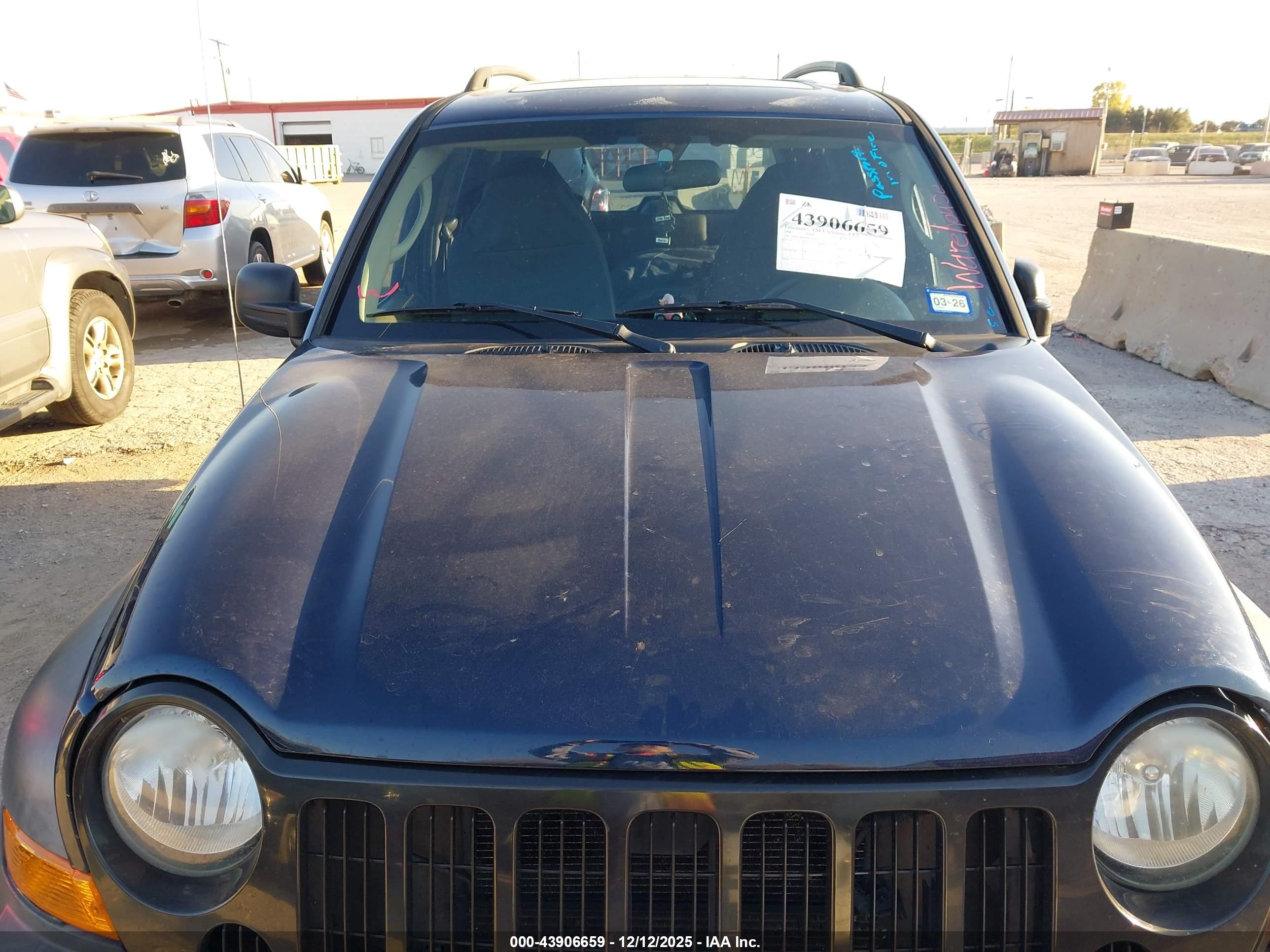 JEEP LIBERTY image 6
