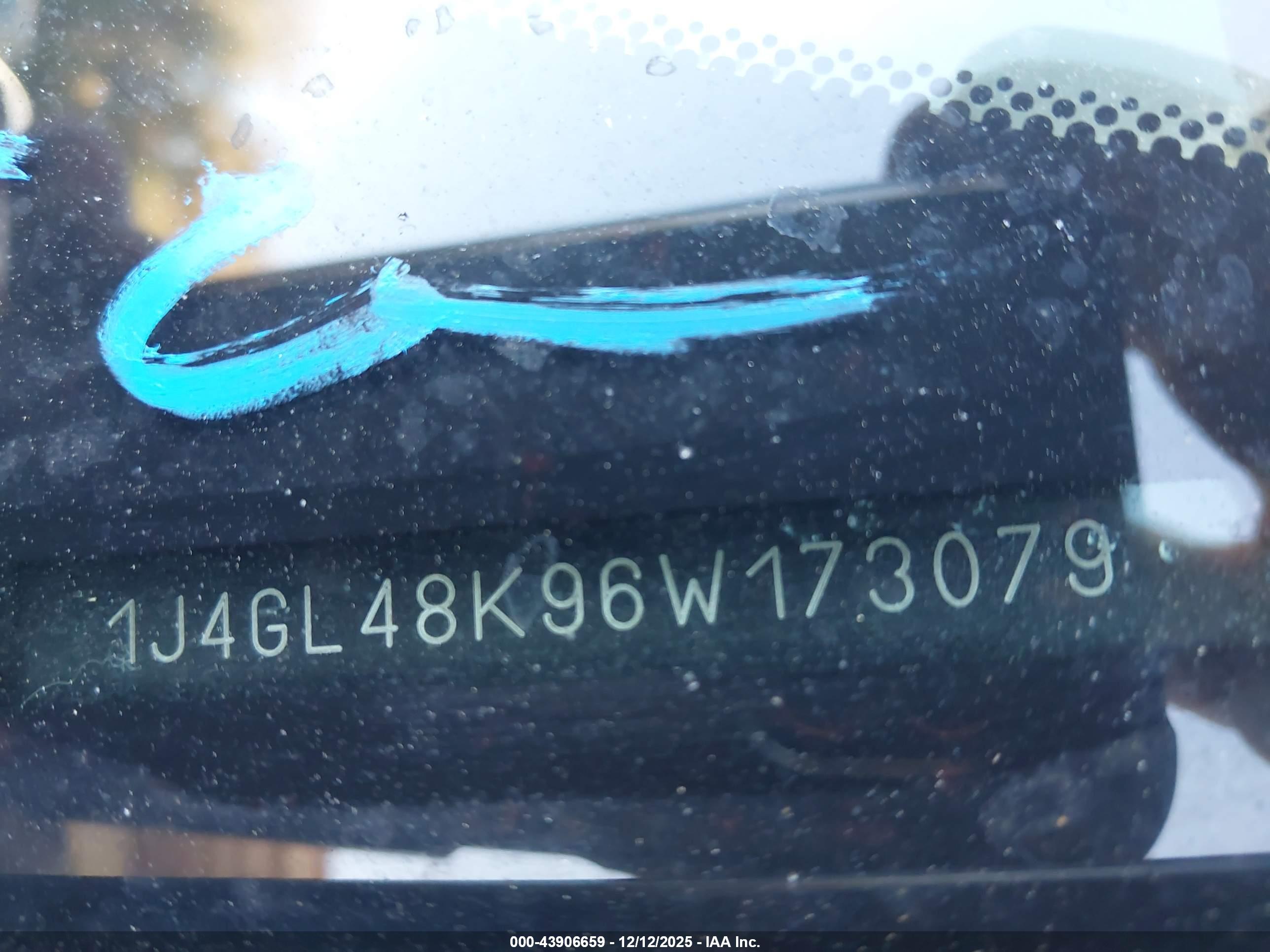 JEEP LIBERTY image 9